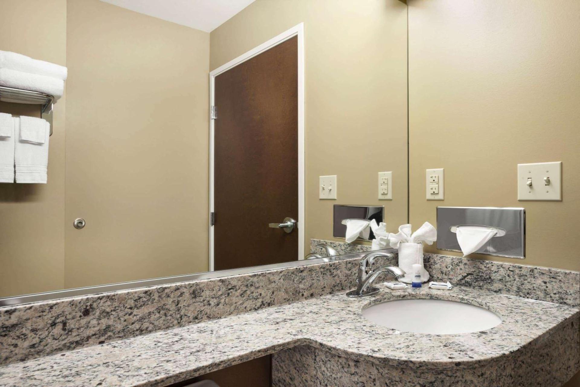 Microtel Inn & Suites by Wyndham Cambridge photo 14