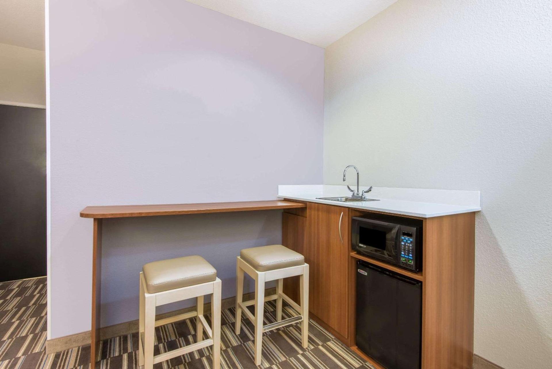 Microtel Inn & Suites by Wyndham Cadiz photo 4