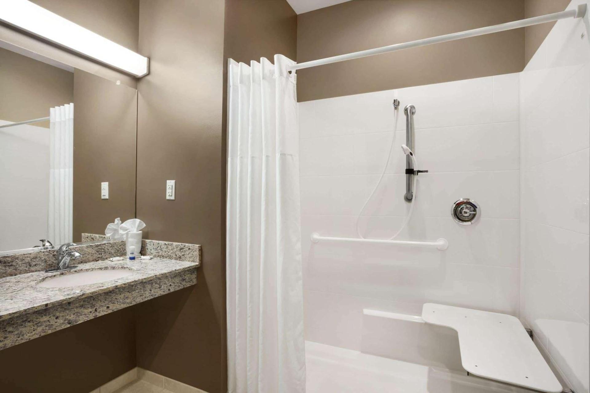 Microtel Inn & Suites by Wyndham Cambridge photo 16
