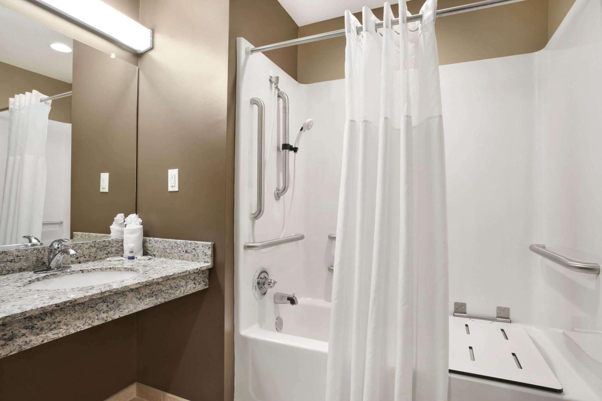 Microtel Inn & Suites by Wyndham Cambridge photo 15
