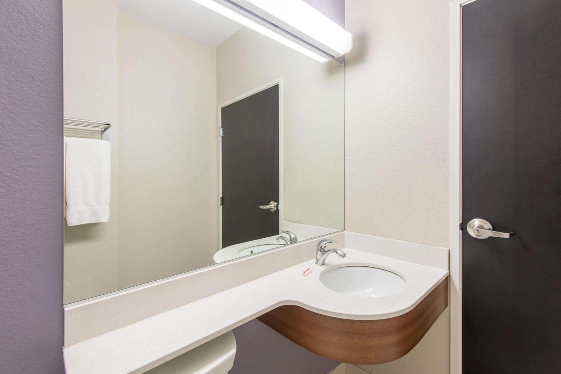 Microtel Inn & Suites by Wyndham Cadiz photo 8