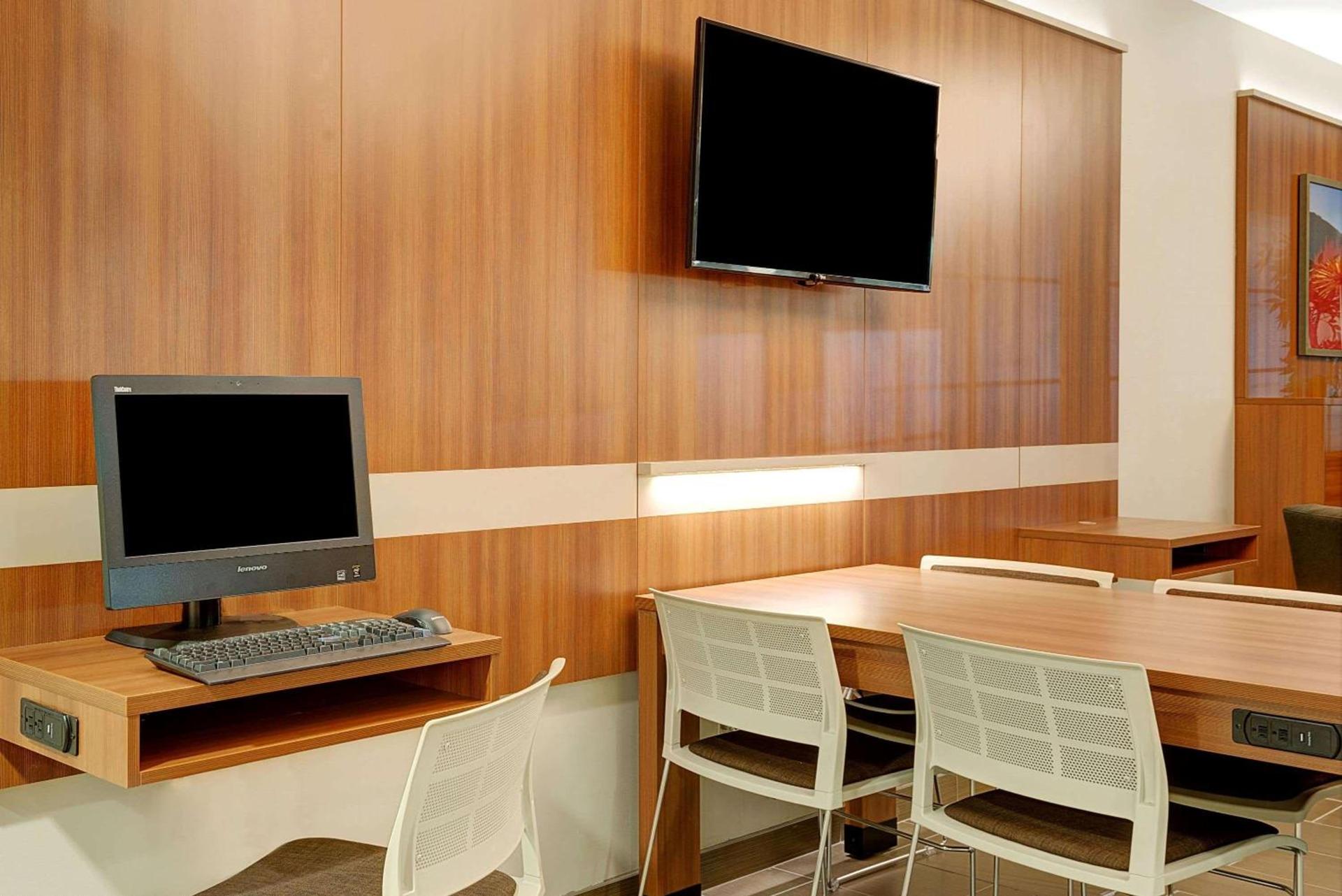 Microtel Inn & Suites by Wyndham Philadelphia Airport Ridley Park photo 5