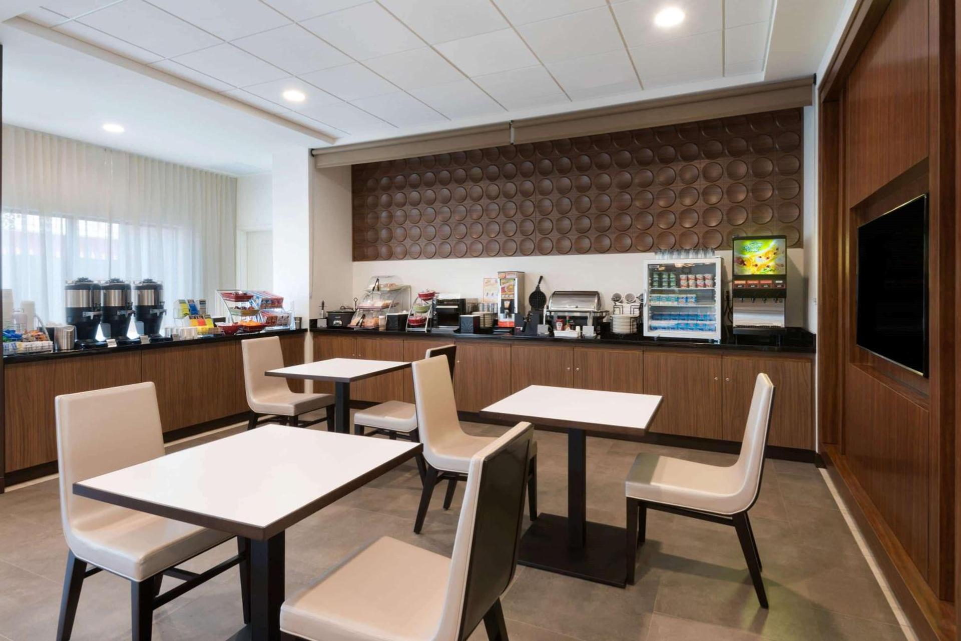 Wingate by Wyndham Sidney photo 16