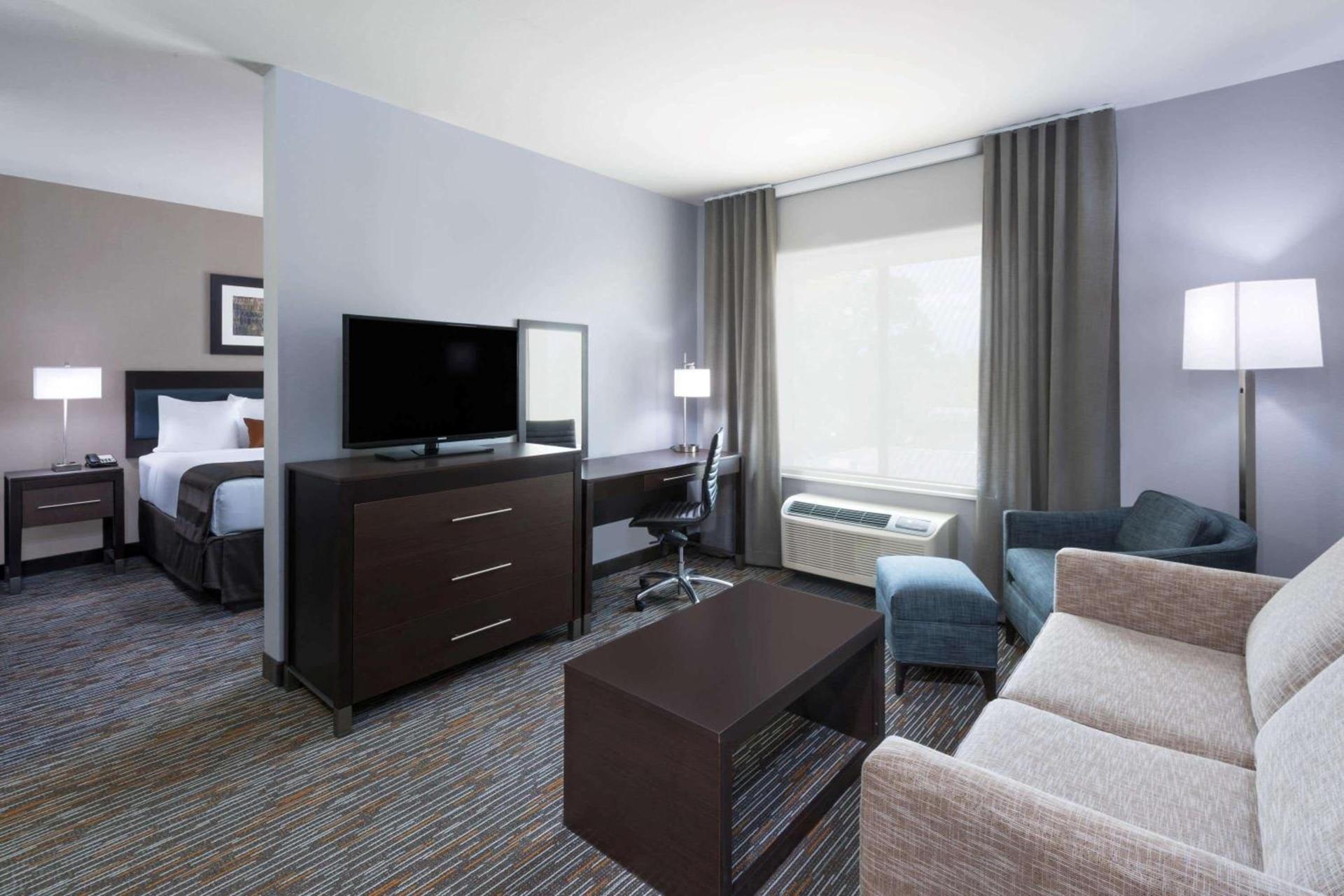 Wingate by Wyndham Sidney photo 10