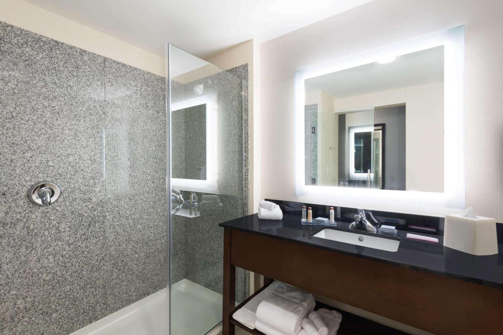 Wingate by Wyndham Sidney photo 11