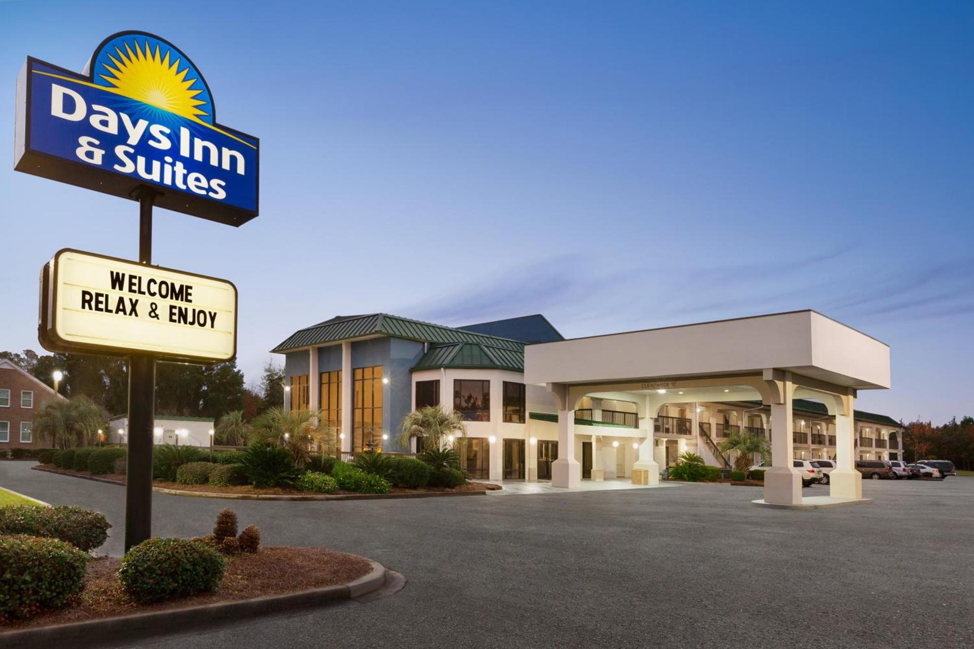 Days Inn & Suites by Wyndham Savannah Midtown photo 38