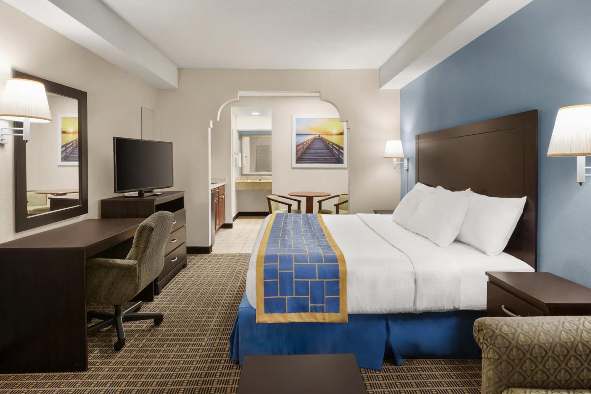 Days Inn & Suites by Wyndham Savannah Midtown photo 54