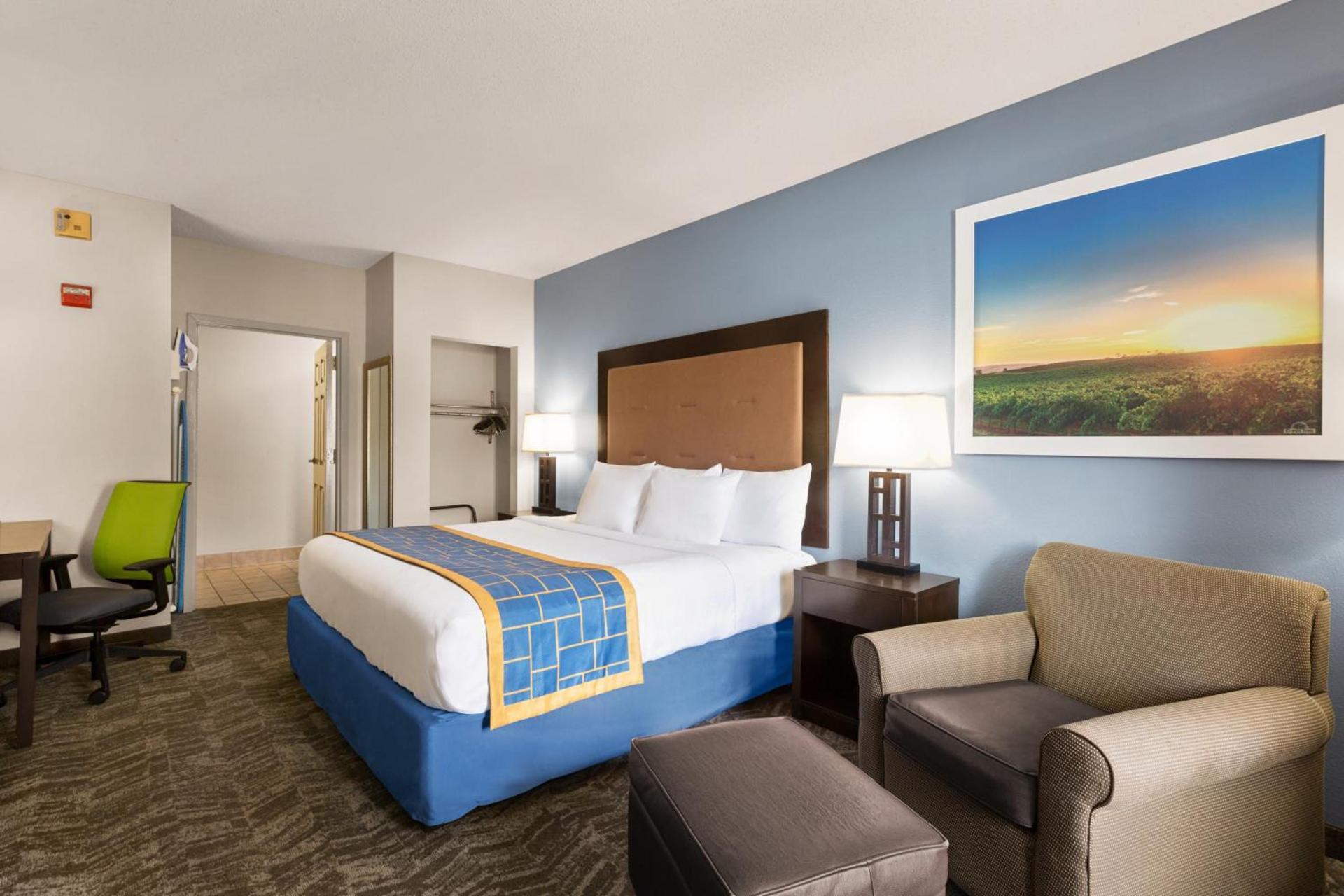 Days Inn & Suites by Wyndham Savannah Midtown photo 55