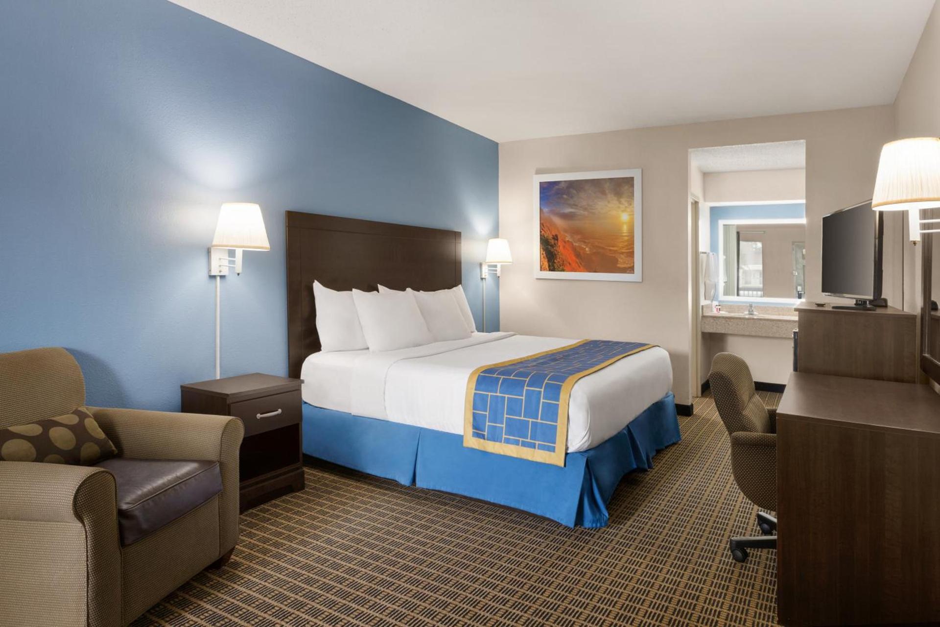 Days Inn & Suites by Wyndham Savannah Midtown photo 56