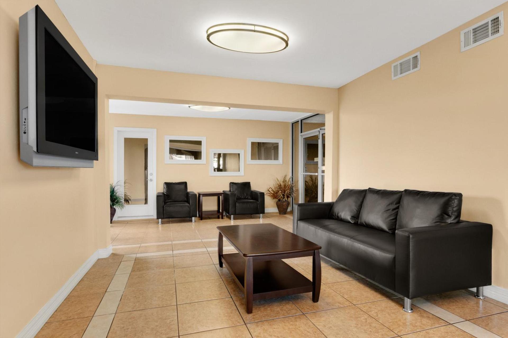 Super 8 by Wyndham Fort Worth TX photo 13