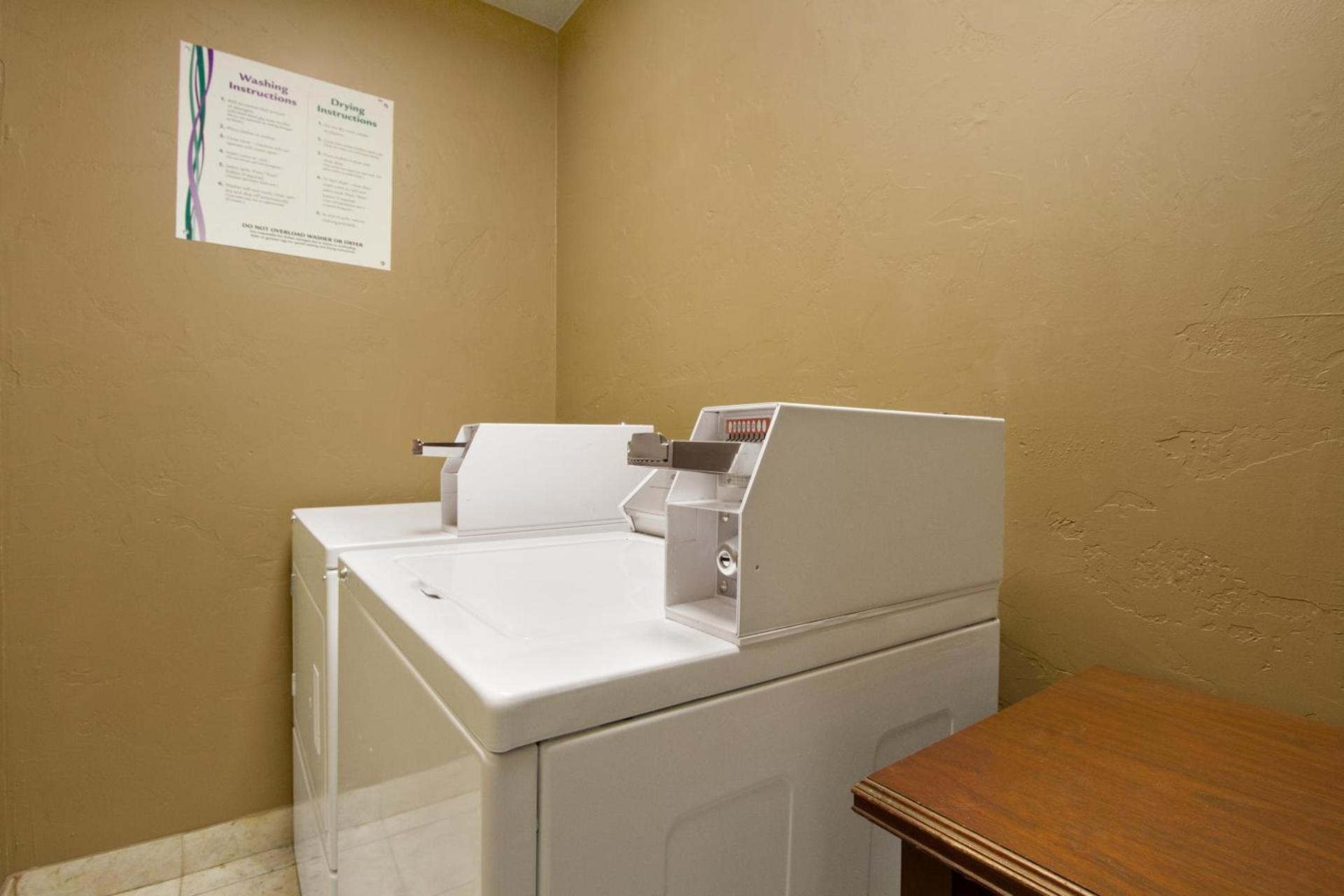 Super 8 by Wyndham Fort Worth TX photo 21