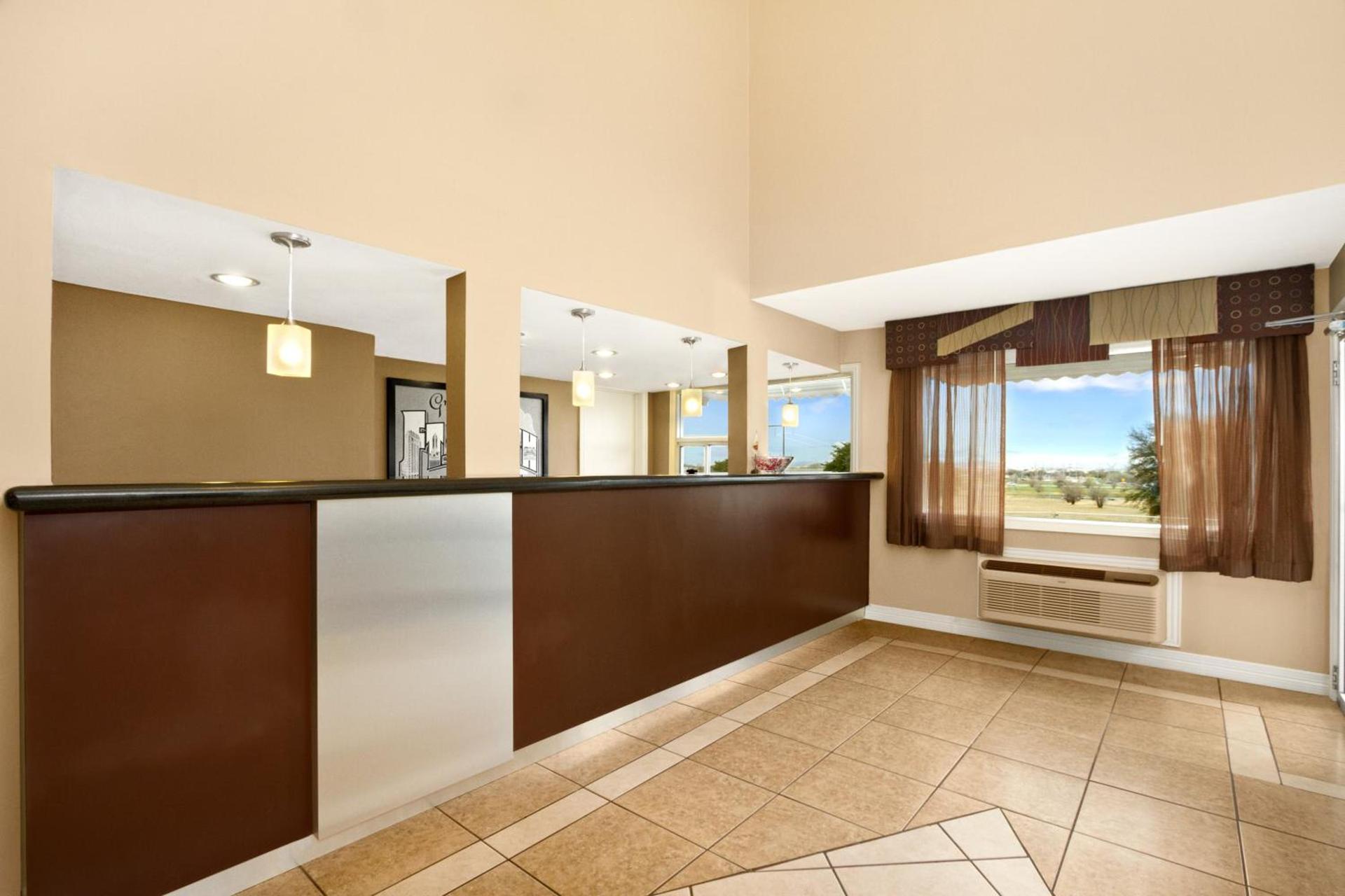 Super 8 by Wyndham Fort Worth TX photo 12