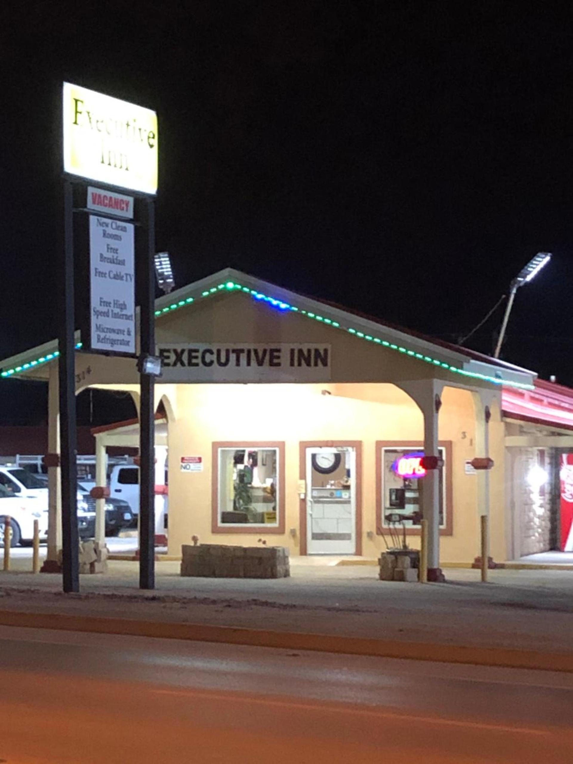 Executive Inn Snyder photo 3