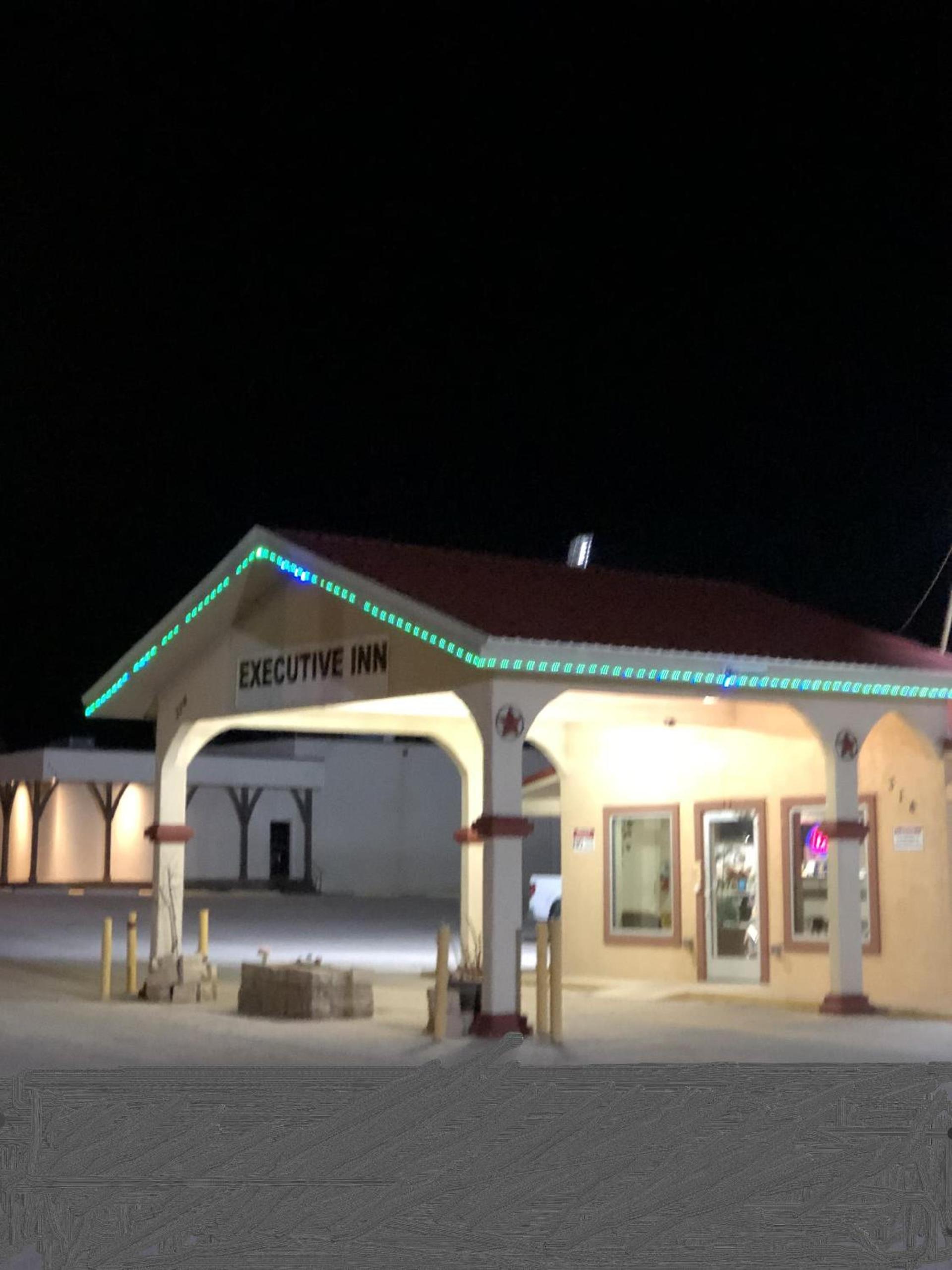 Executive Inn Snyder photo 4