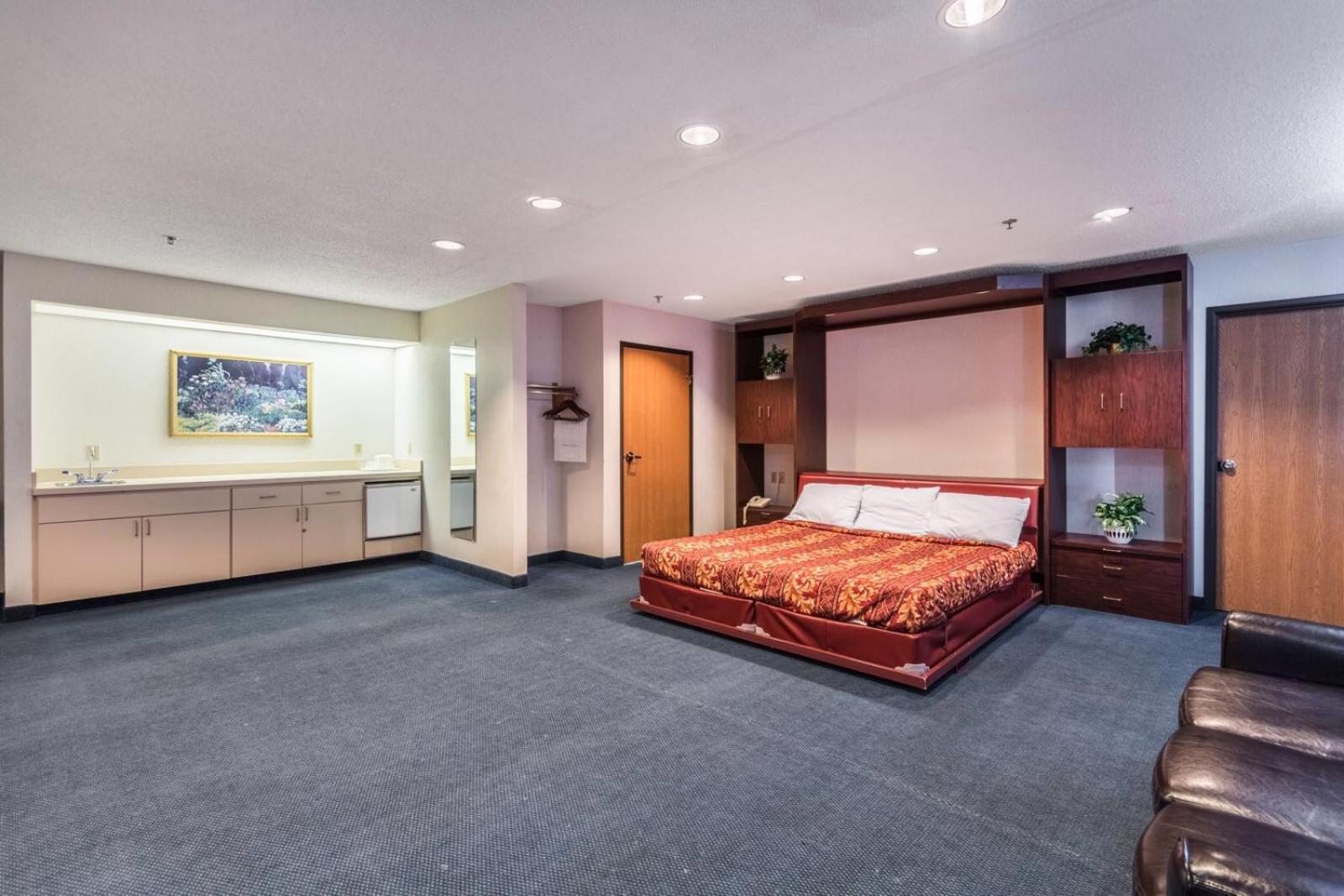 Quality Express Inn & Suites photo 13