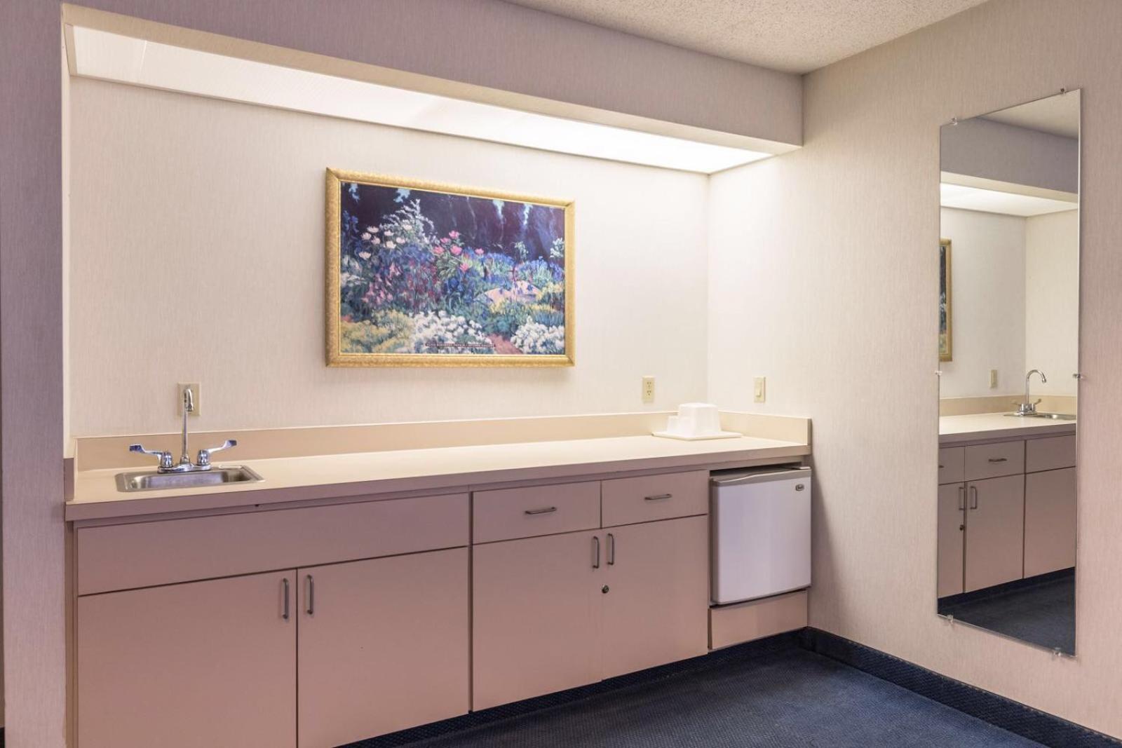 Quality Express Inn & Suites photo 11