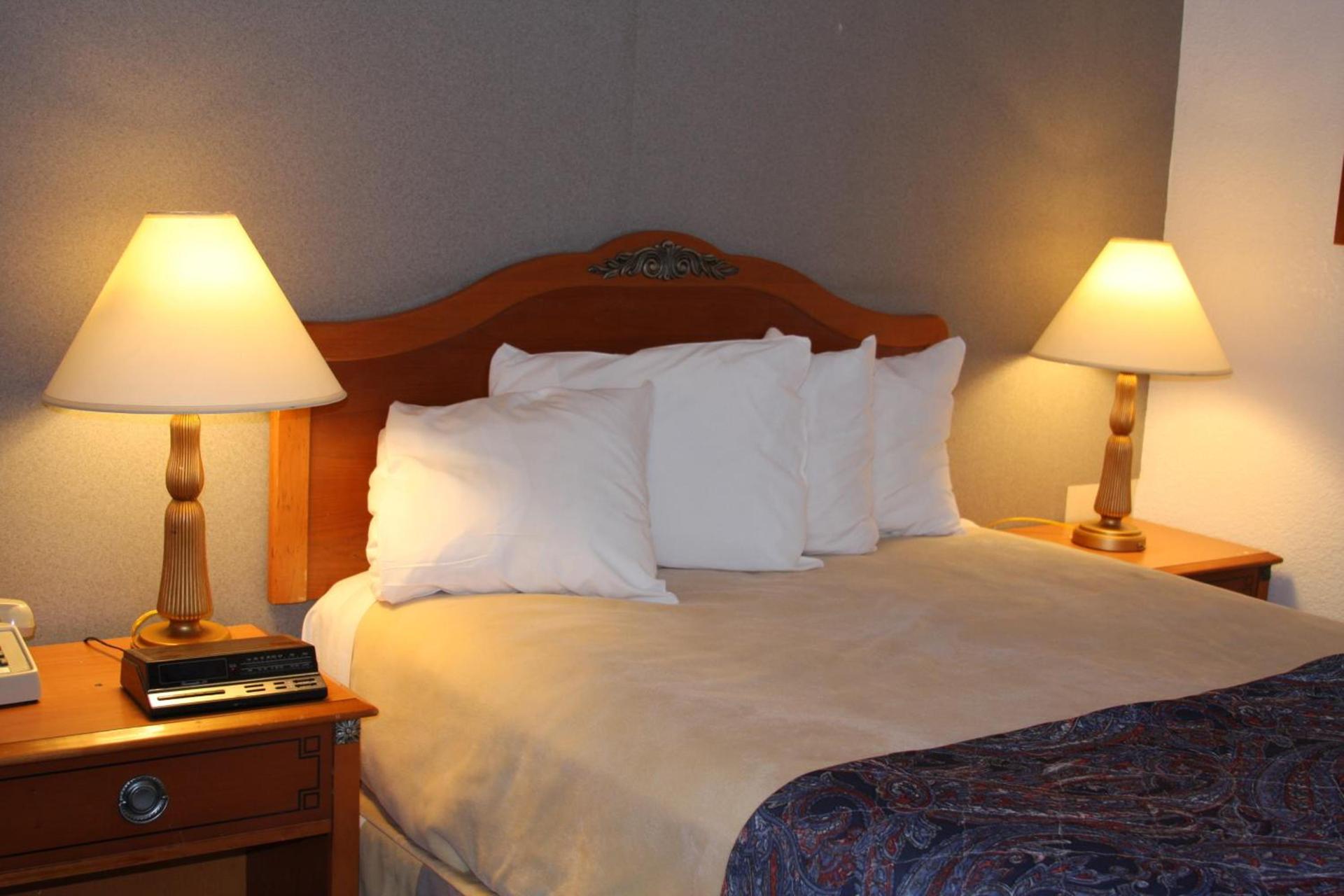 Days Inn & Suites by Wyndham Needles photo 29