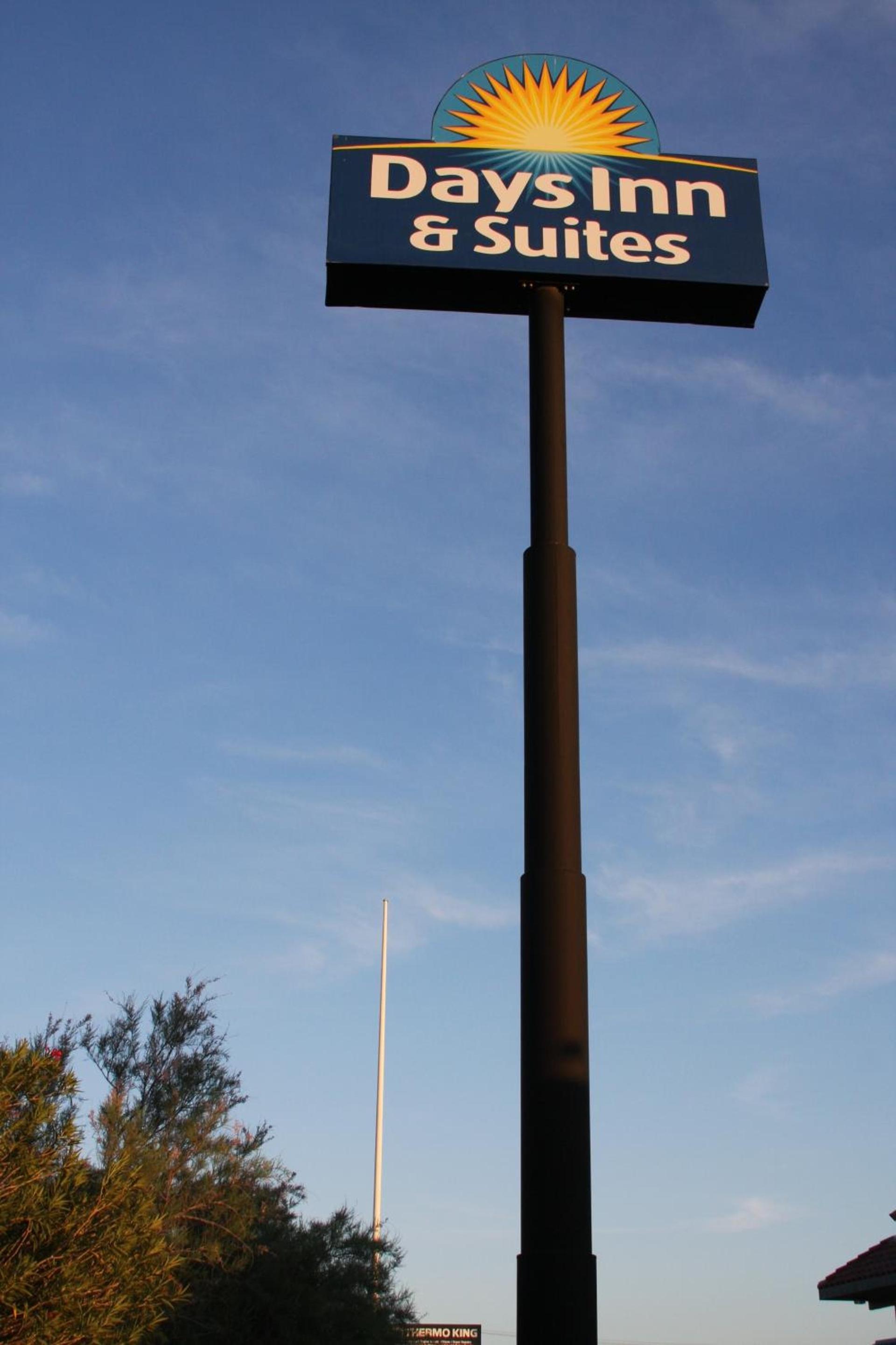 Days Inn & Suites by Wyndham Needles photo 39