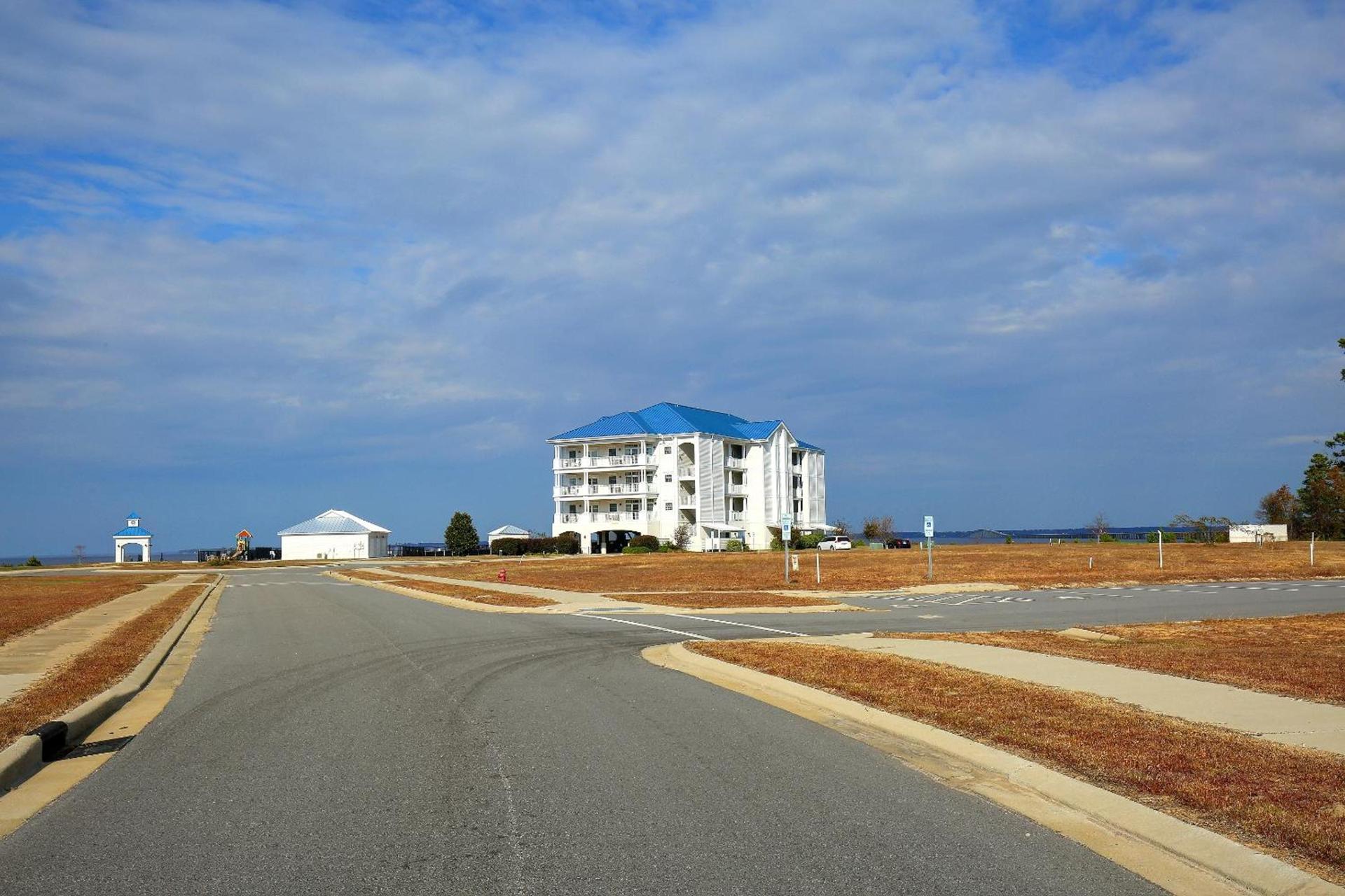 Waterside Resort photo 1