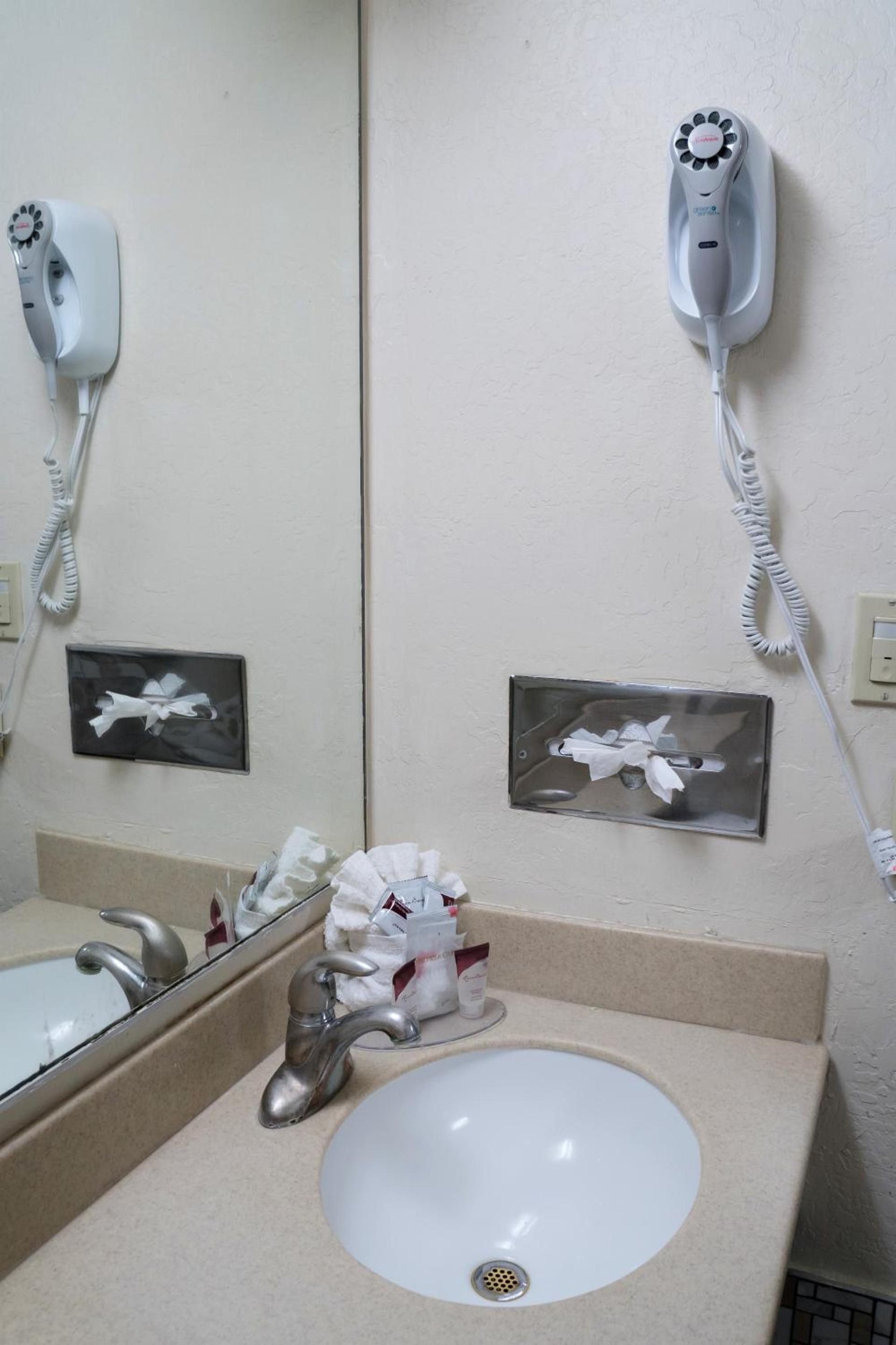 California Inn Barstow photo 22