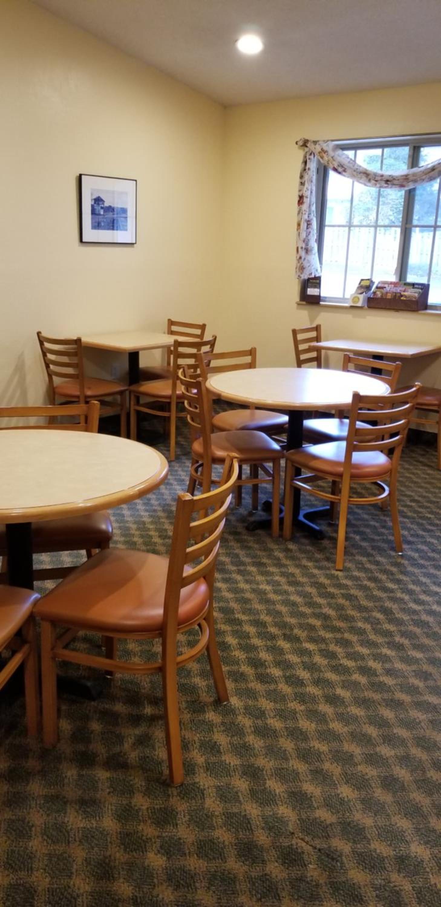 Super 8 by Wyndham East Stroudsburg - Poconos photo 15