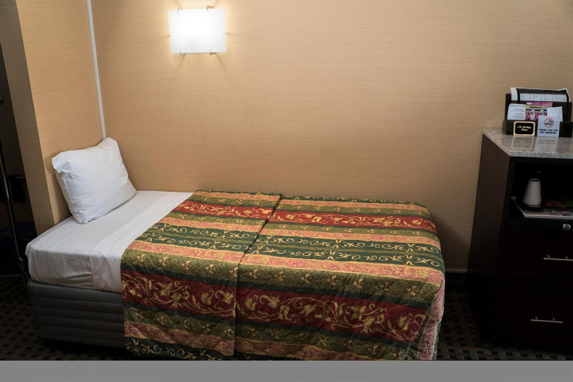 California Inn Barstow photo 17