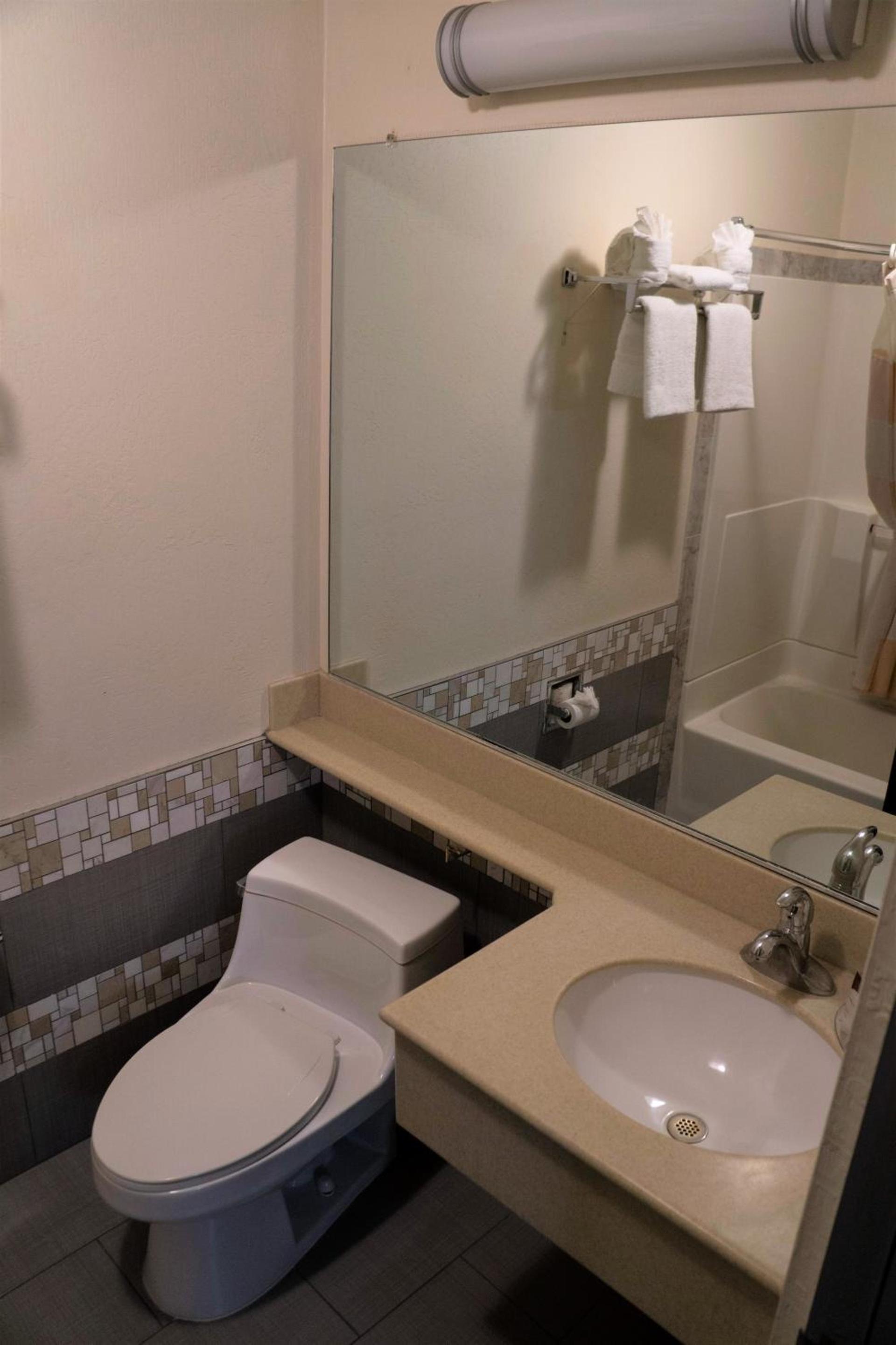 California Inn Barstow photo 18