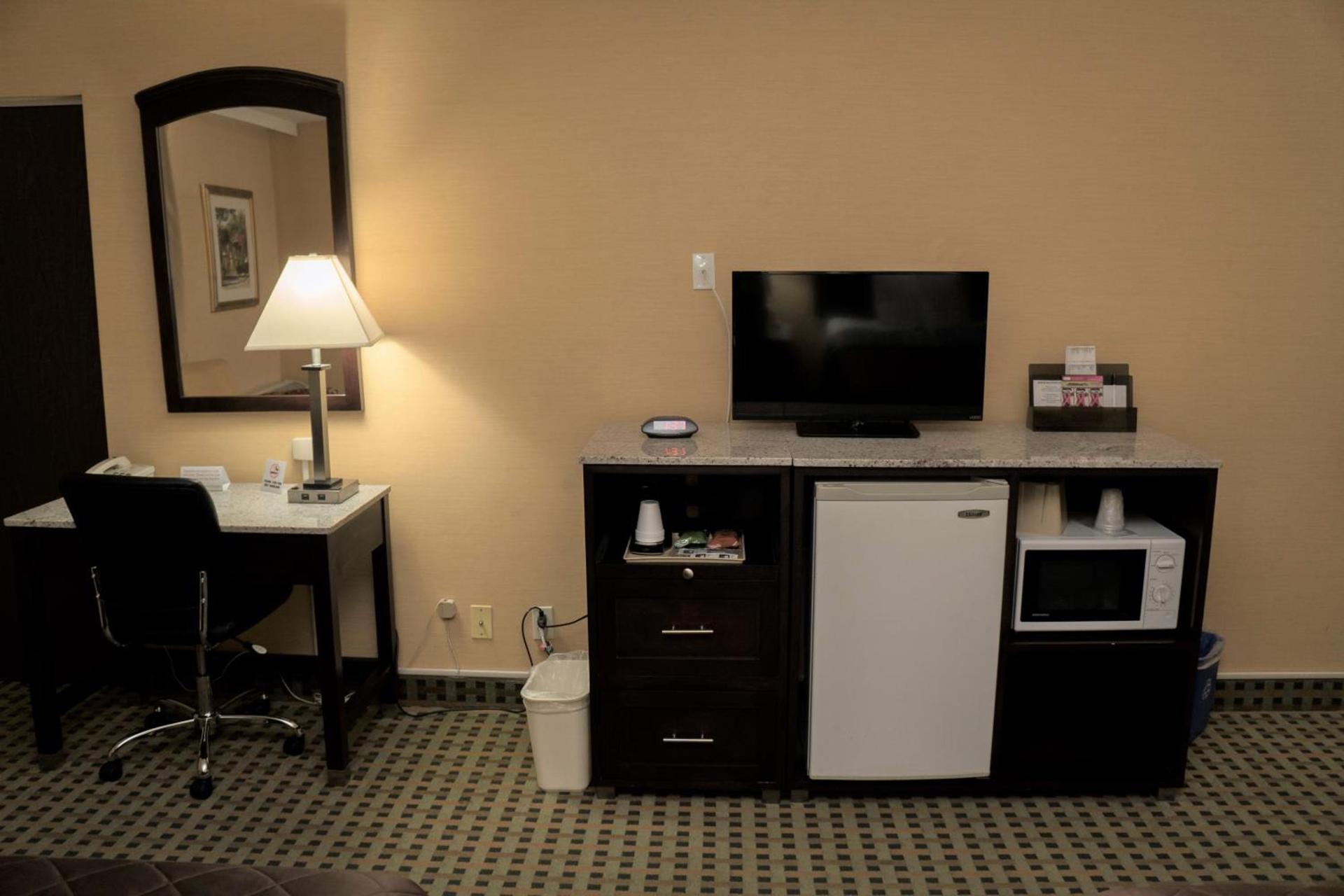 California Inn Barstow photo 14