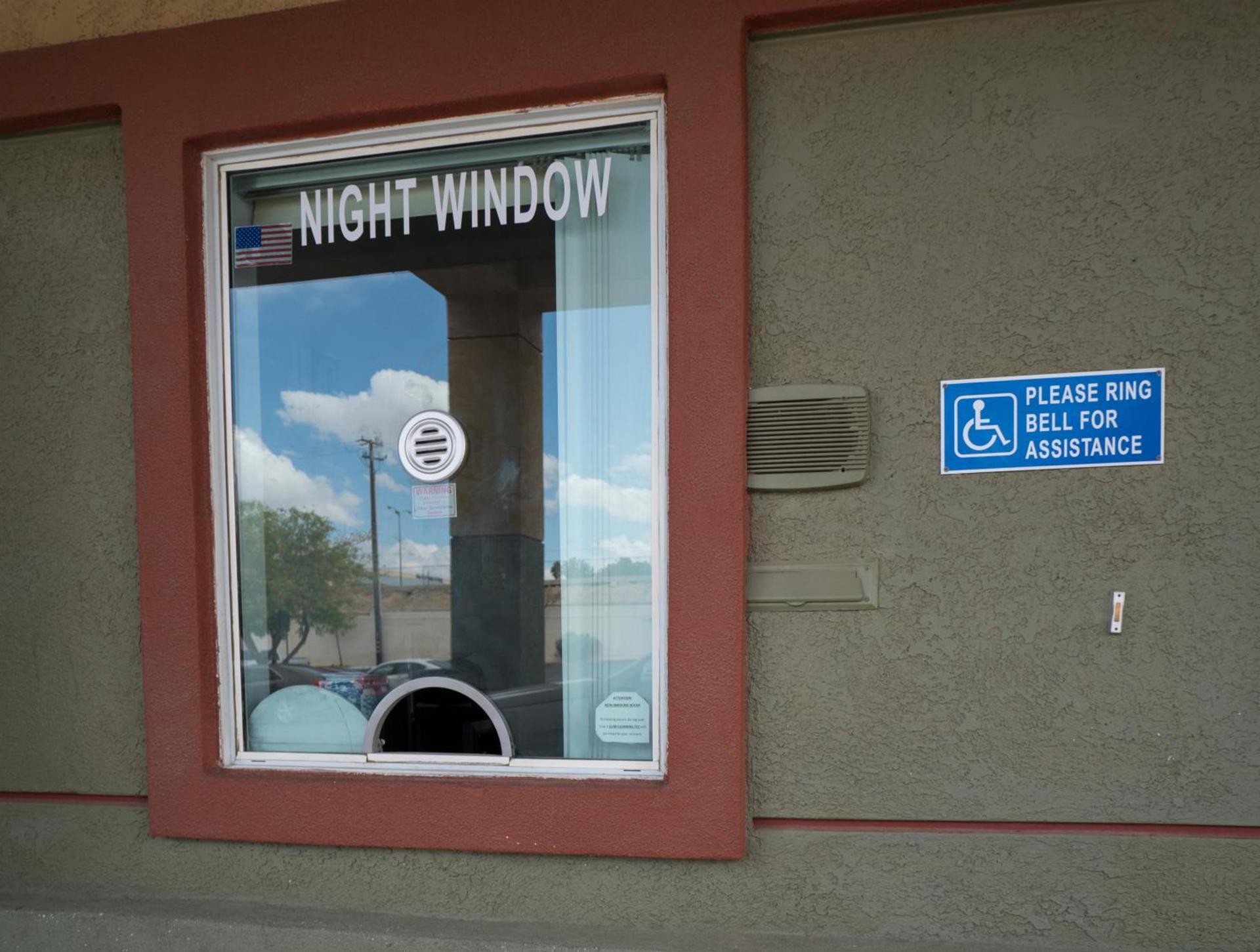 California Inn Barstow photo 33