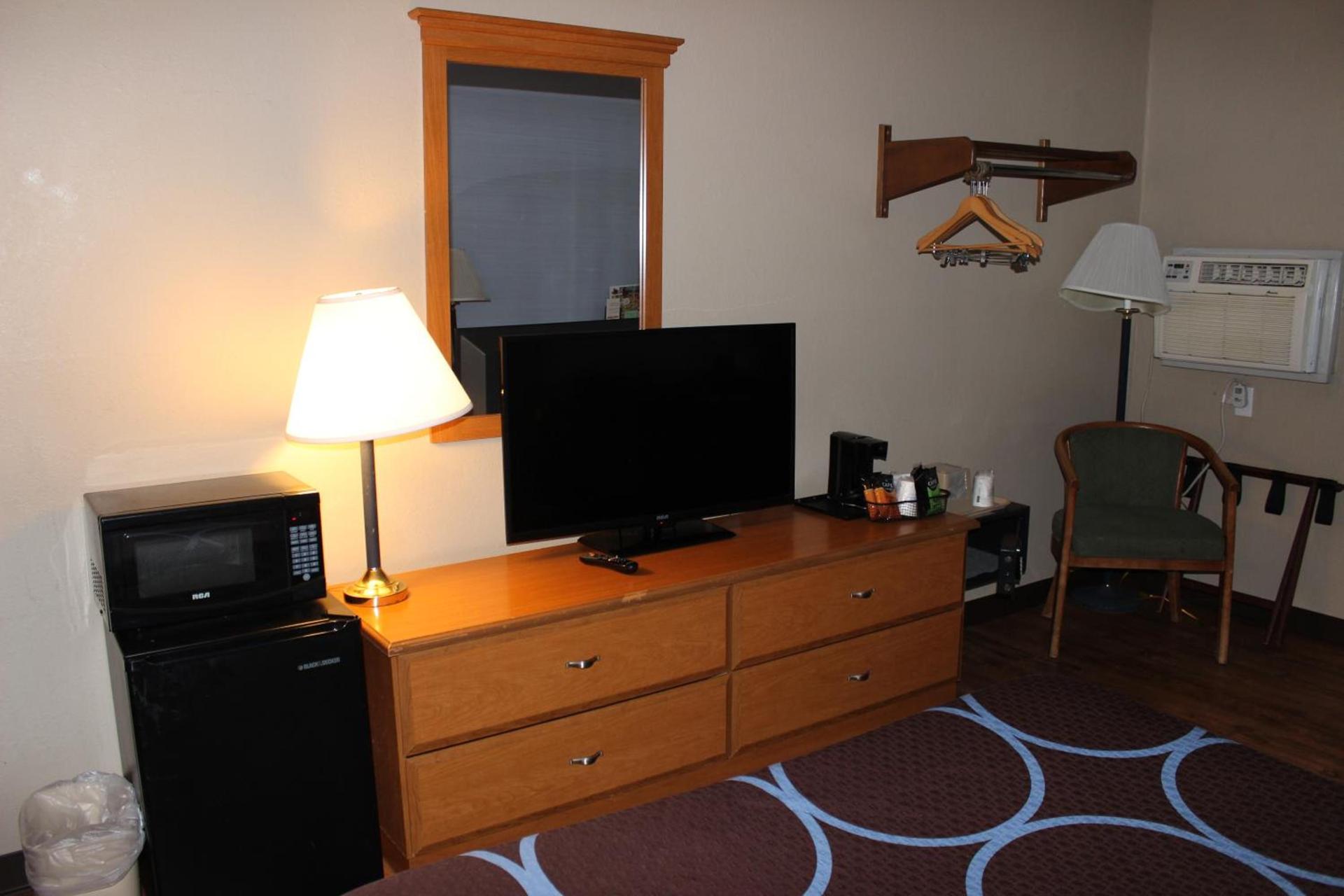 Super 8 by Wyndham East Stroudsburg - Poconos photo 3