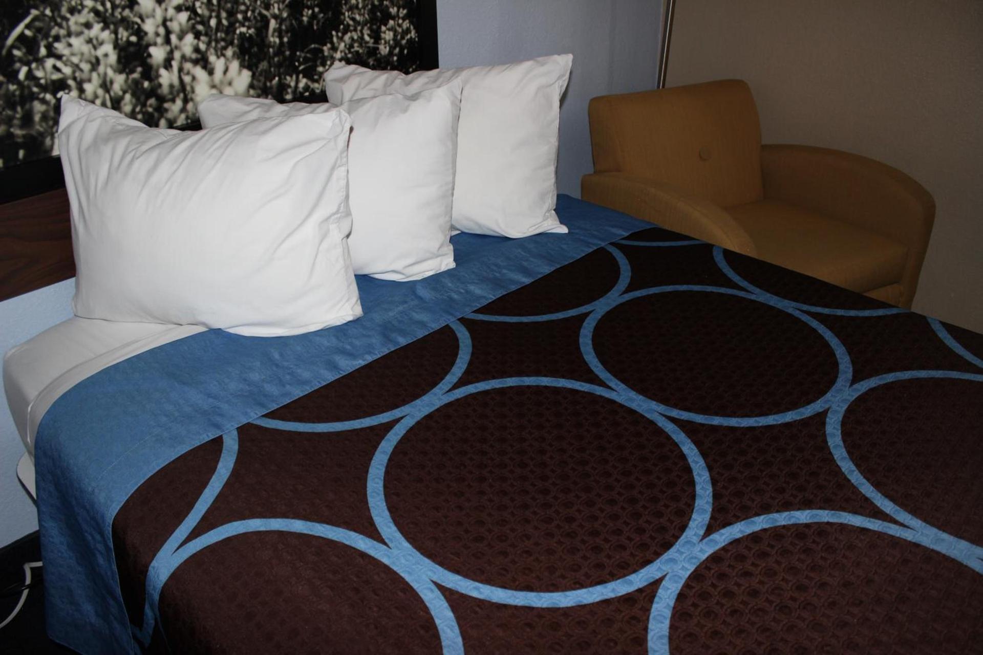 Super 8 by Wyndham East Stroudsburg - Poconos photo 25