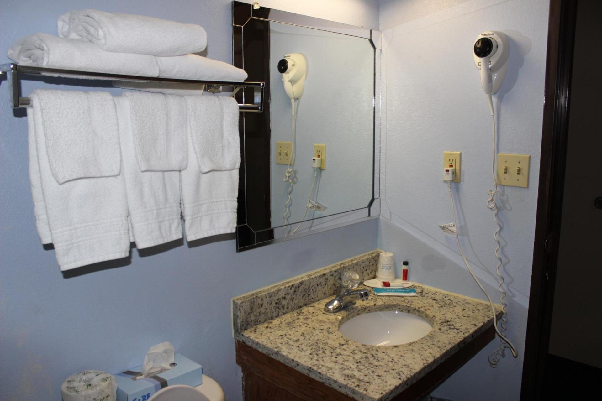 Super 8 by Wyndham East Stroudsburg - Poconos photo 21
