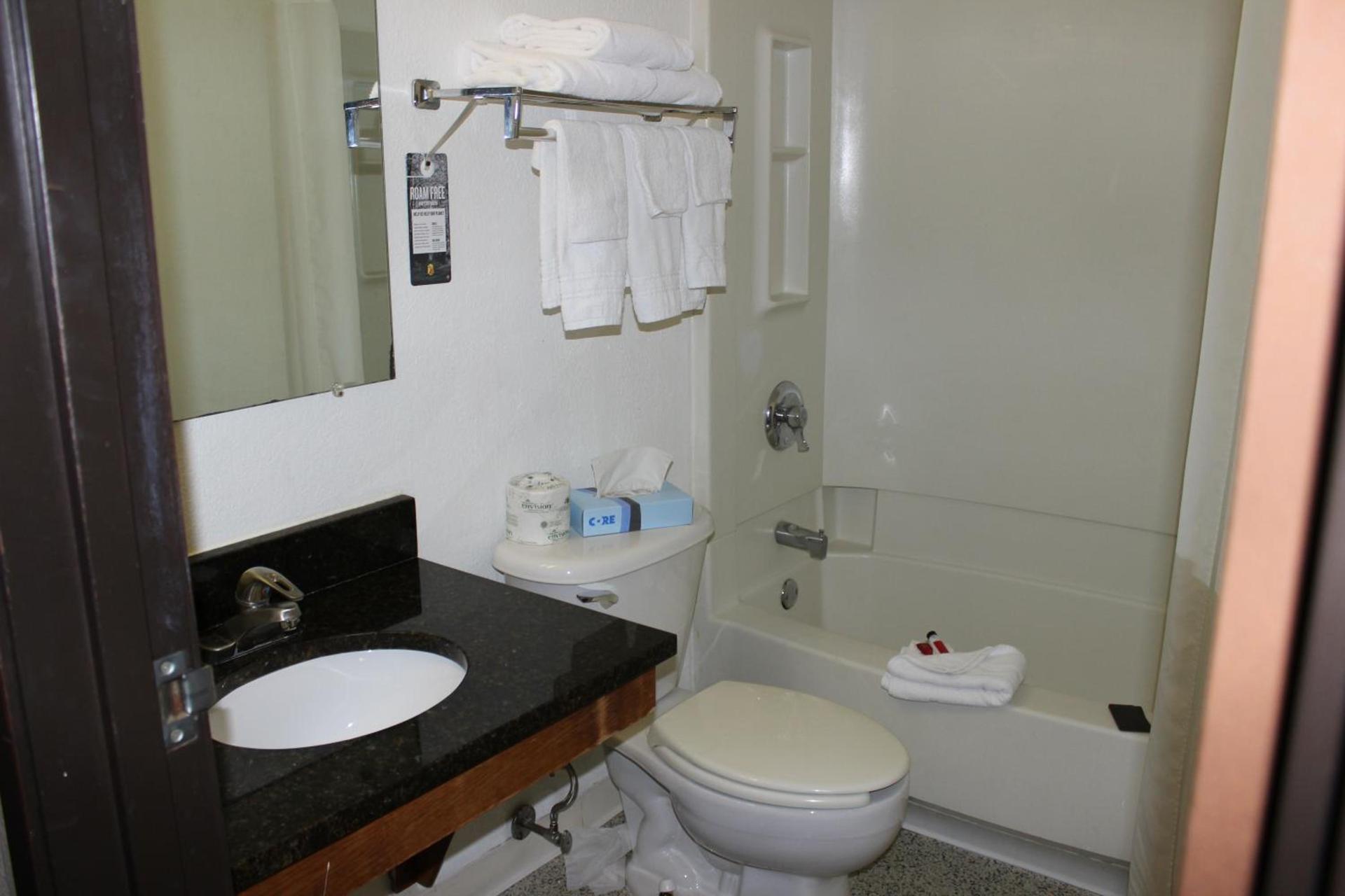 Super 8 by Wyndham East Stroudsburg - Poconos photo 18