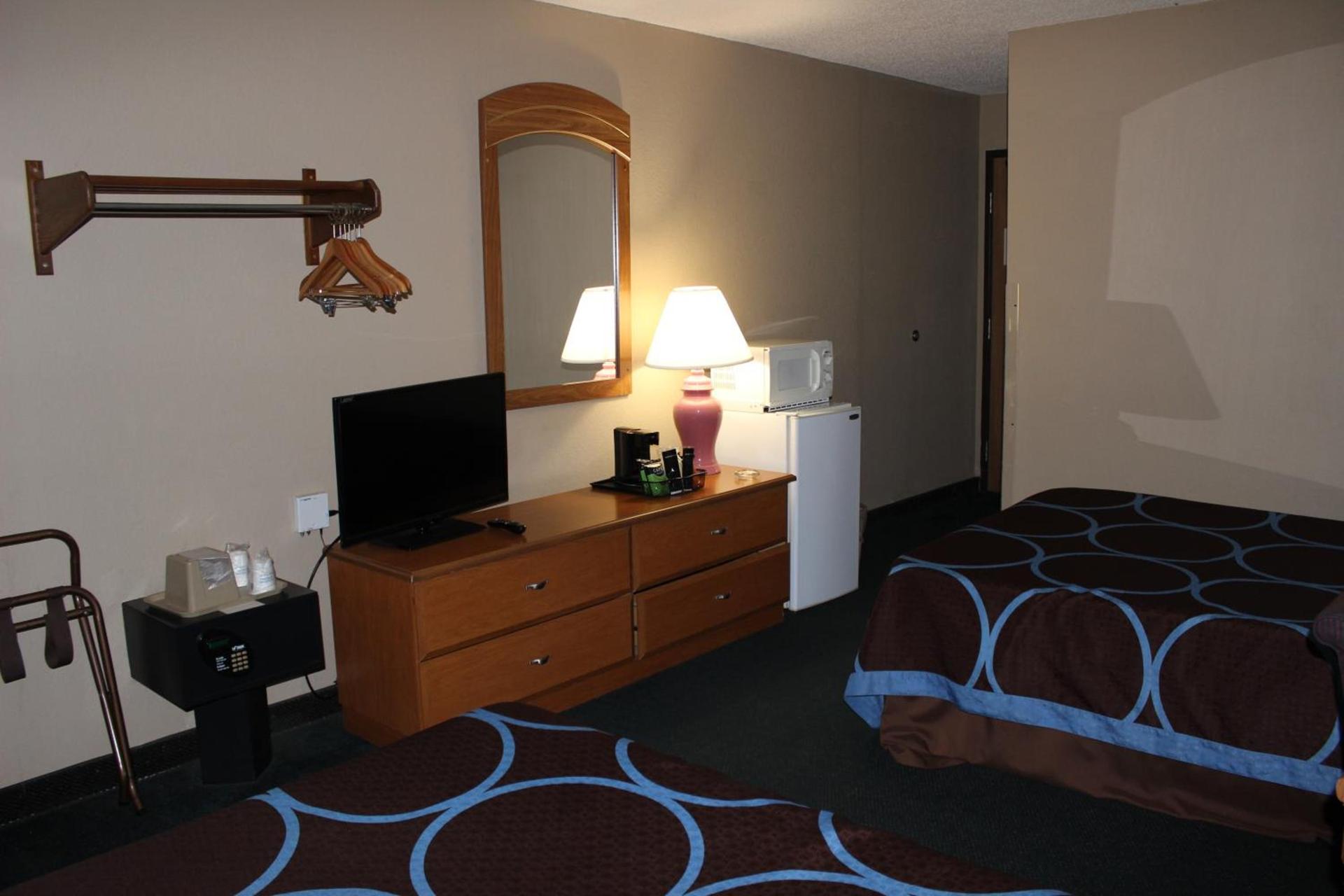 Super 8 by Wyndham East Stroudsburg - Poconos photo 19