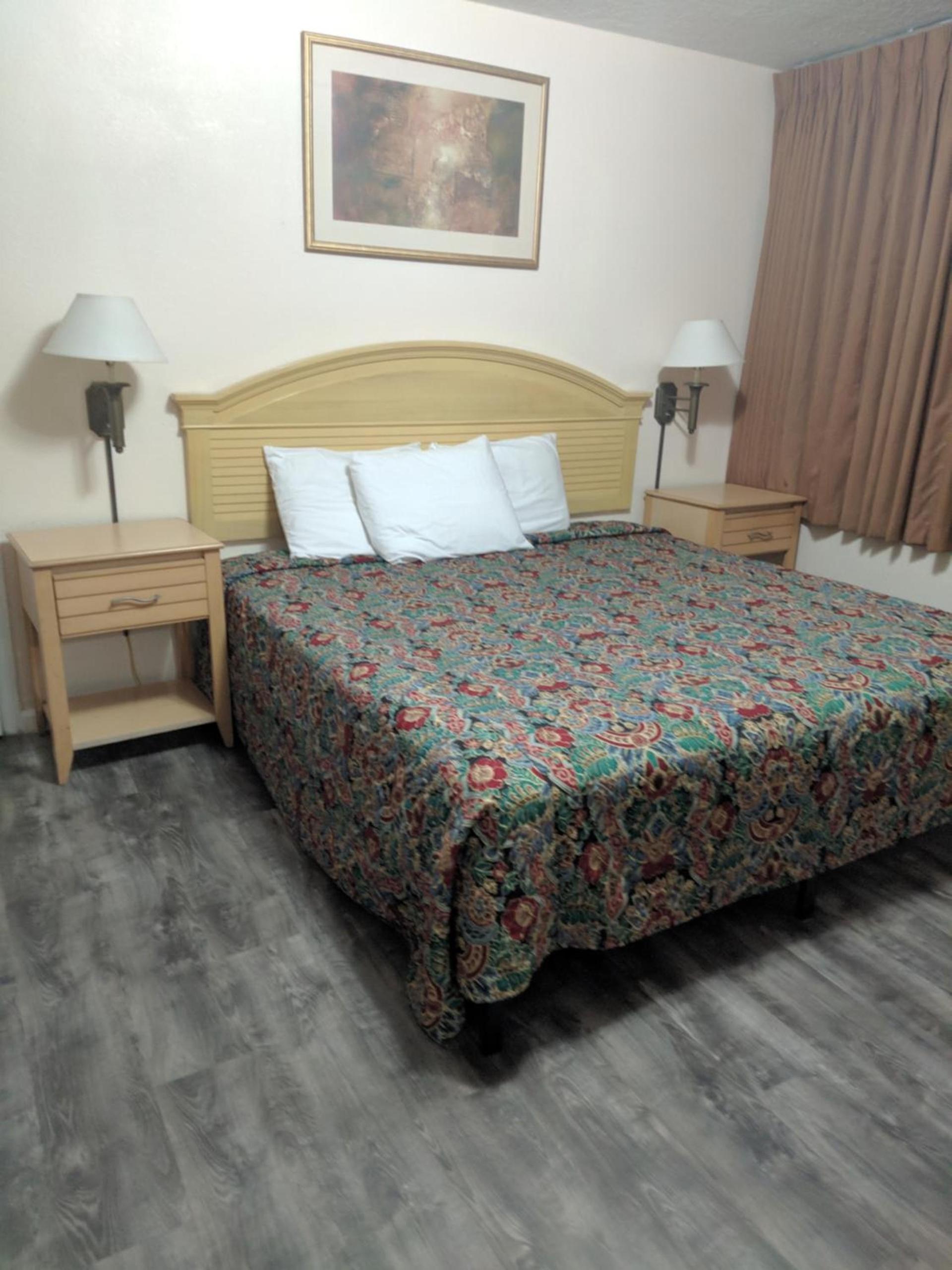 Travelers Inn - Clearwater photo 3