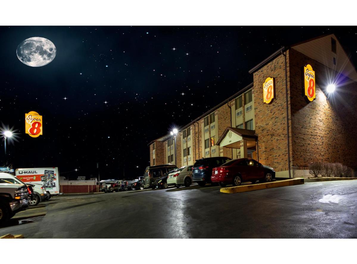 Super 8 by Wyndham St Charles photo 17