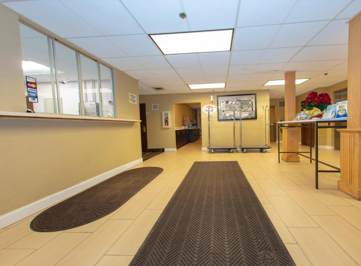Super 8 by Wyndham St Charles photo 22
