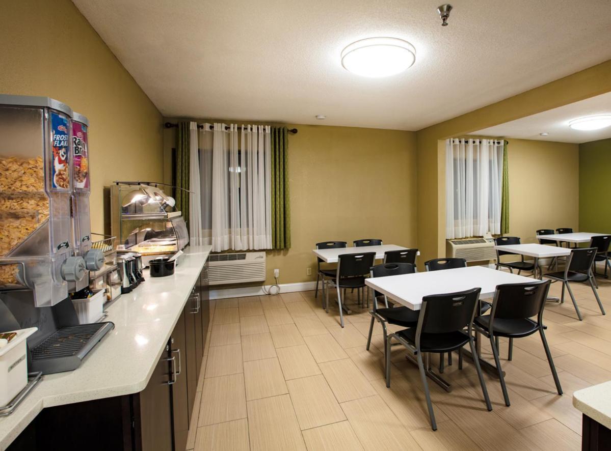 Super 8 by Wyndham St Charles photo 20