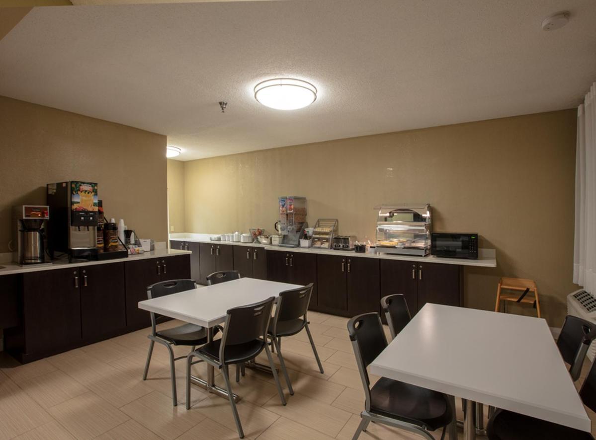 Super 8 by Wyndham St Charles photo 19