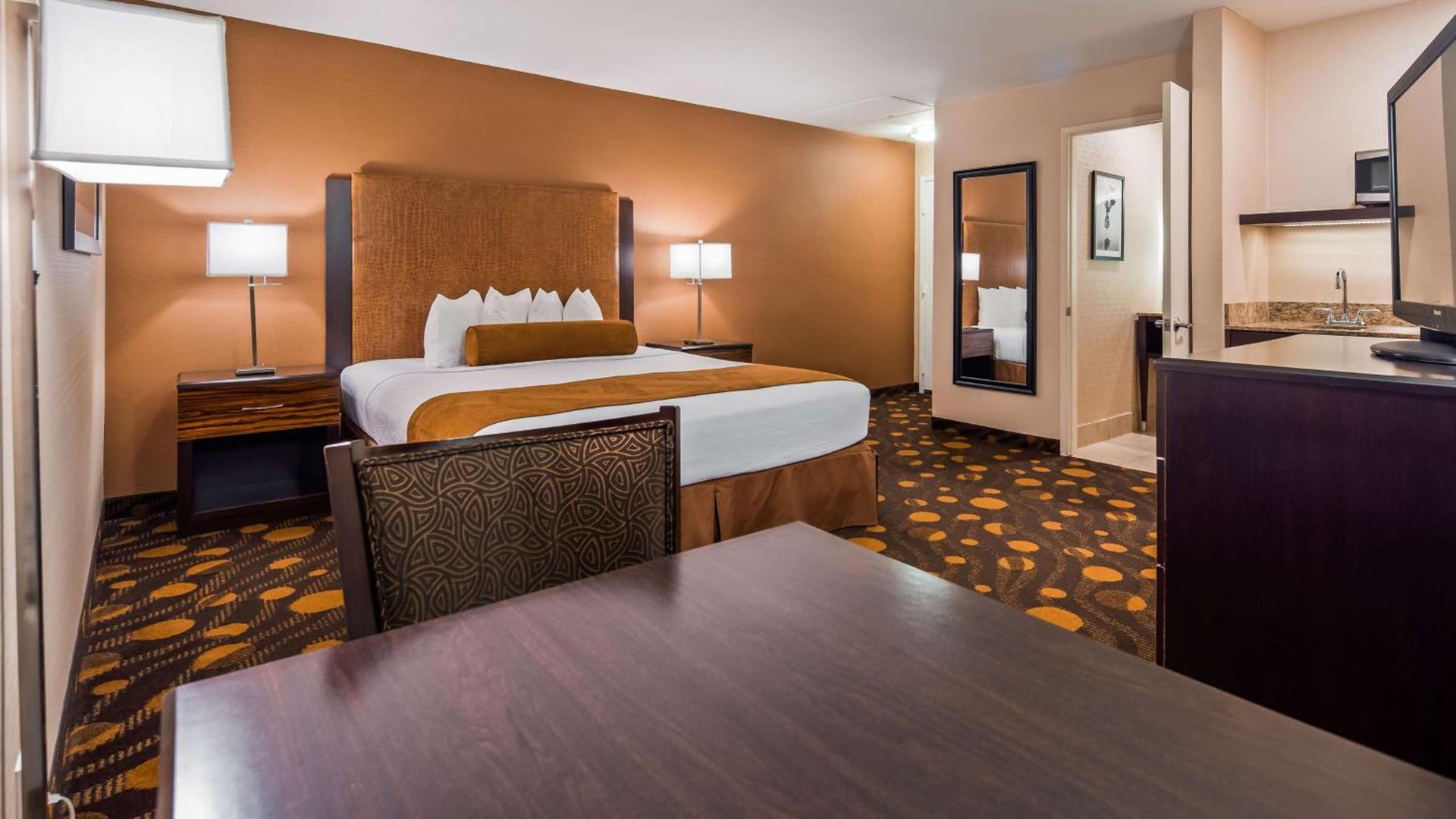 Best Western Plus Suites Hotel Coronado Island photo 6