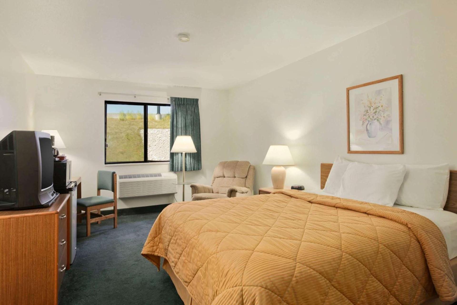Super 8 by Wyndham East Peoria photo 31