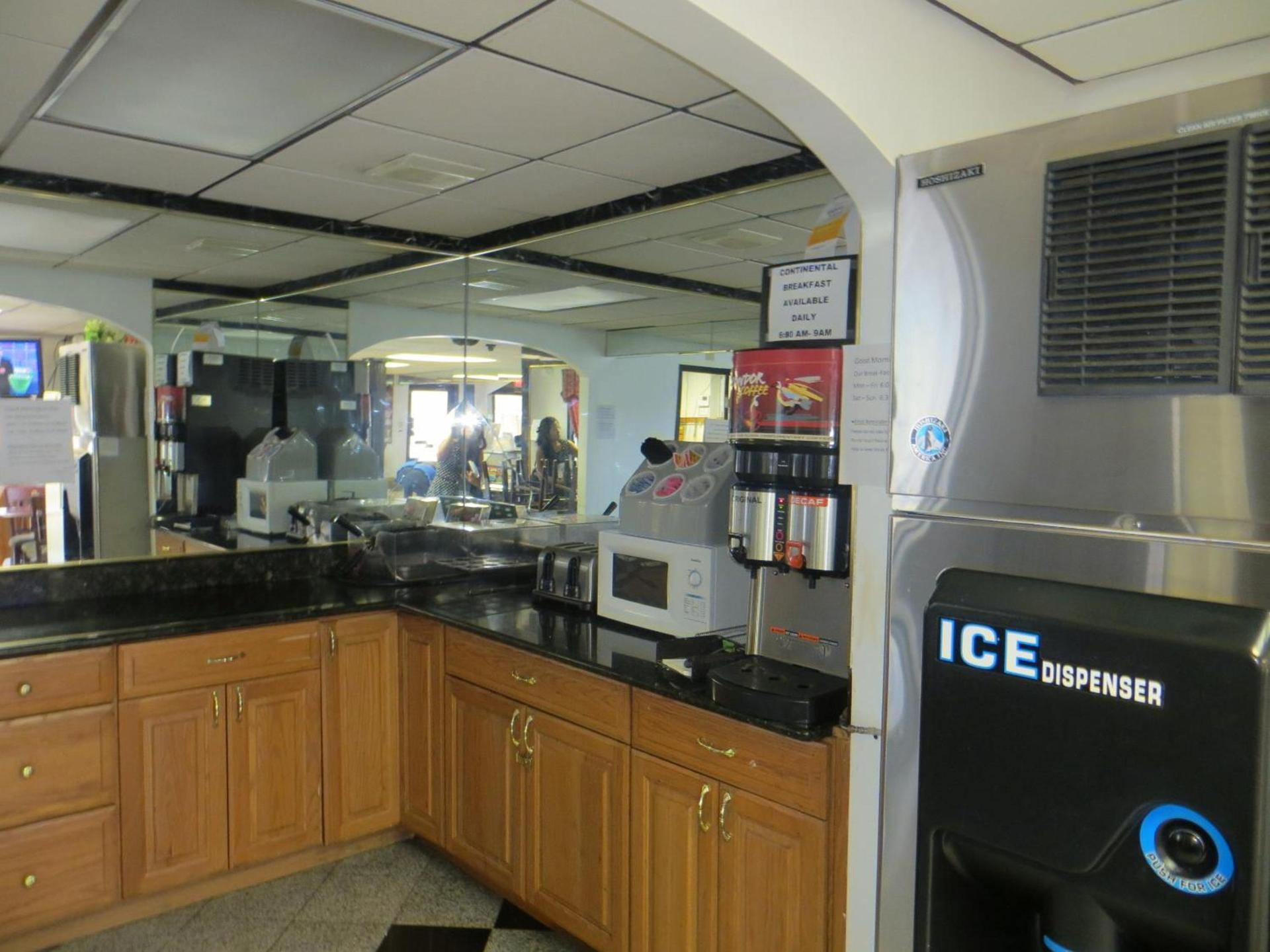 Gurnee Motel photo 13