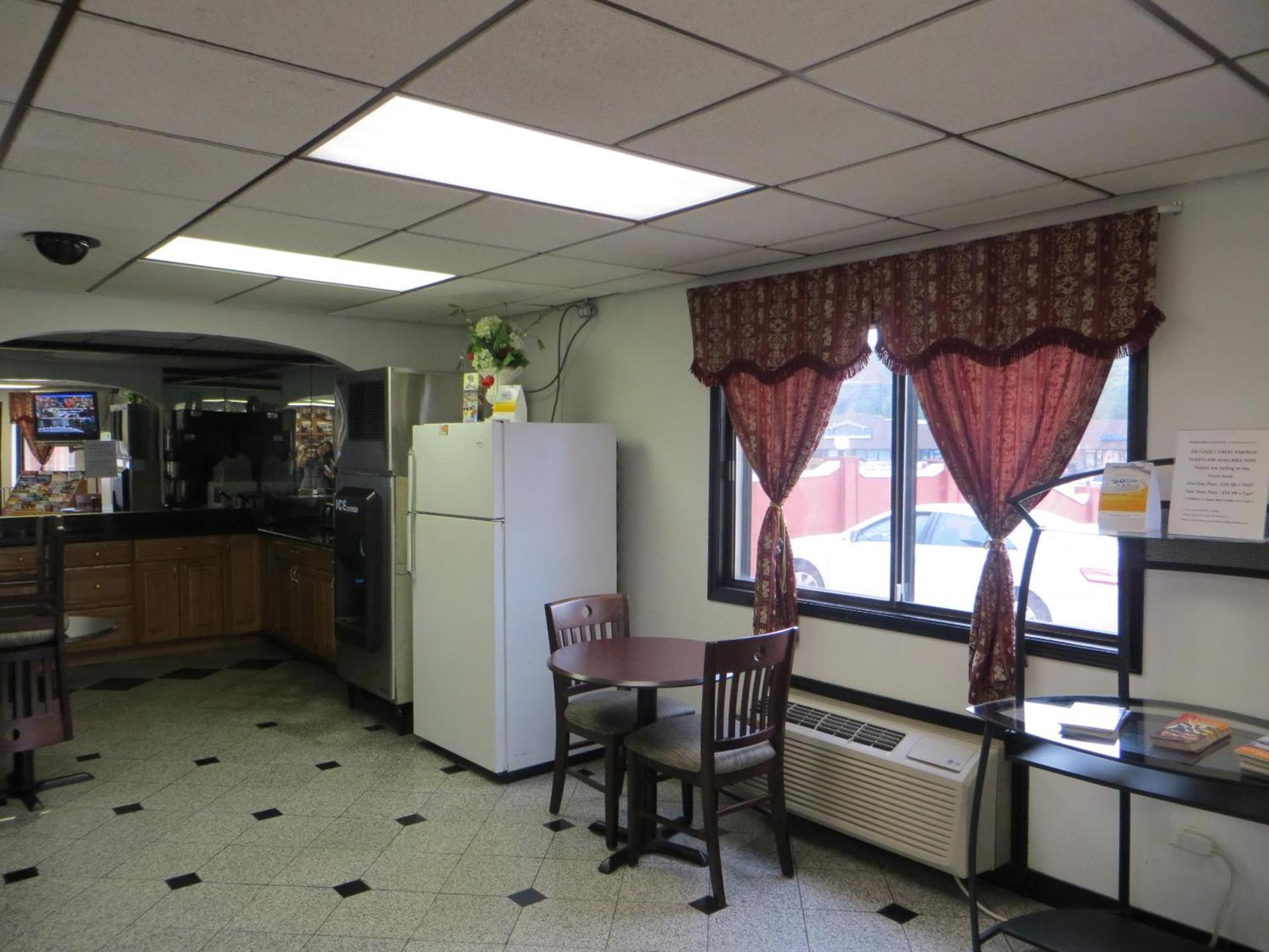 Gurnee Motel photo 9