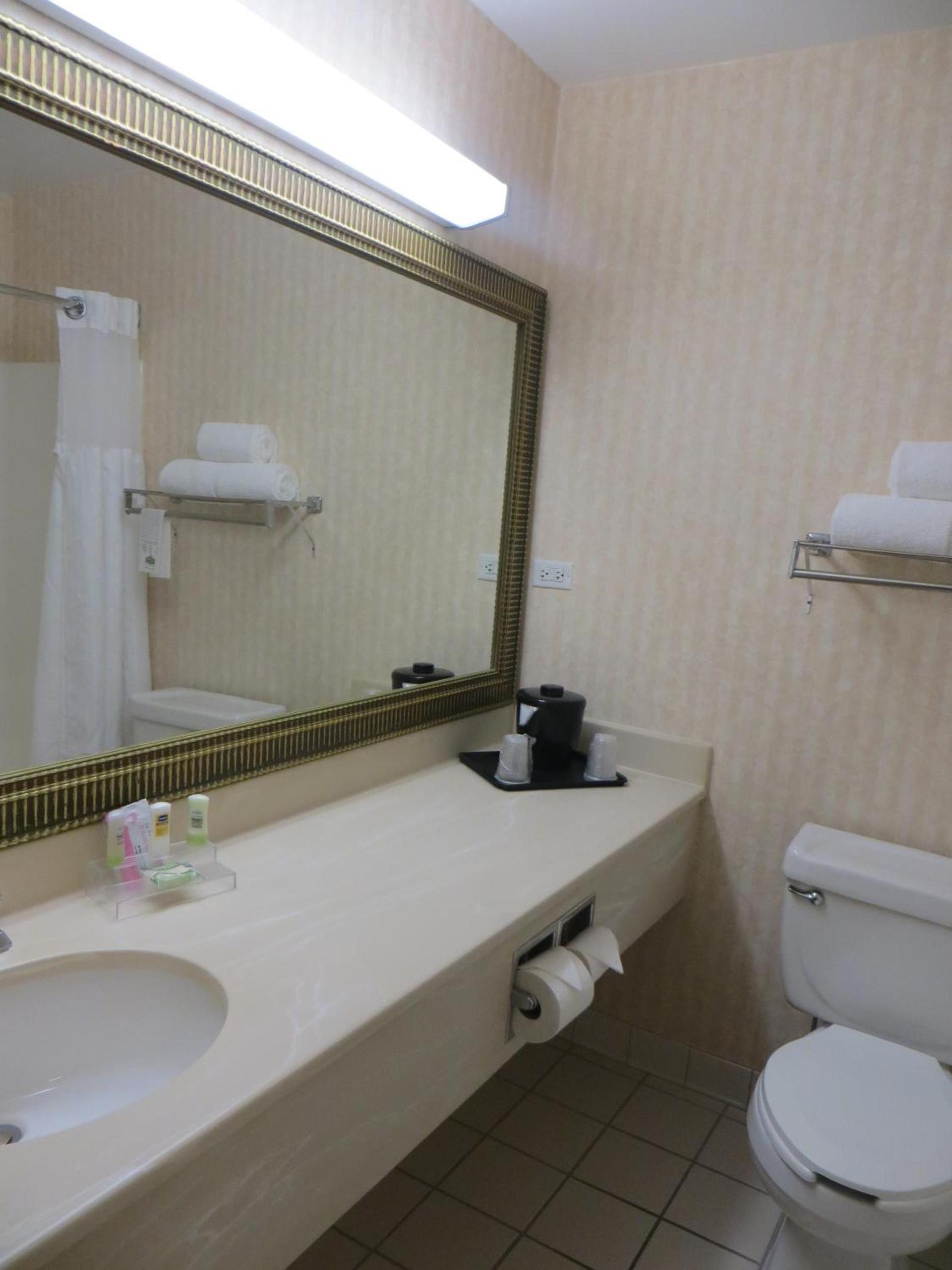 Country Inn & Suites by Radisson, Gurnee, IL photo 52