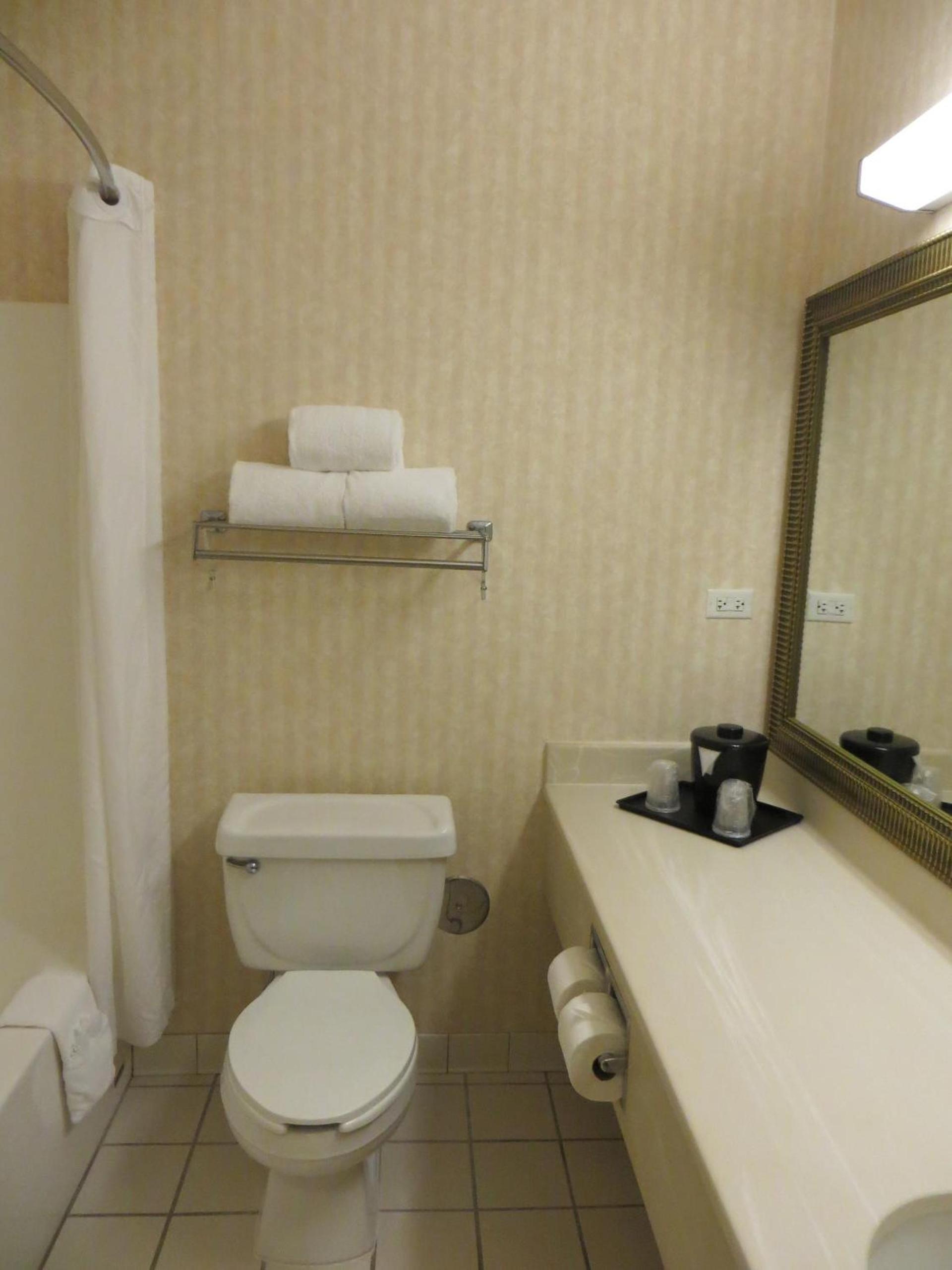 Country Inn & Suites by Radisson, Gurnee, IL photo 55