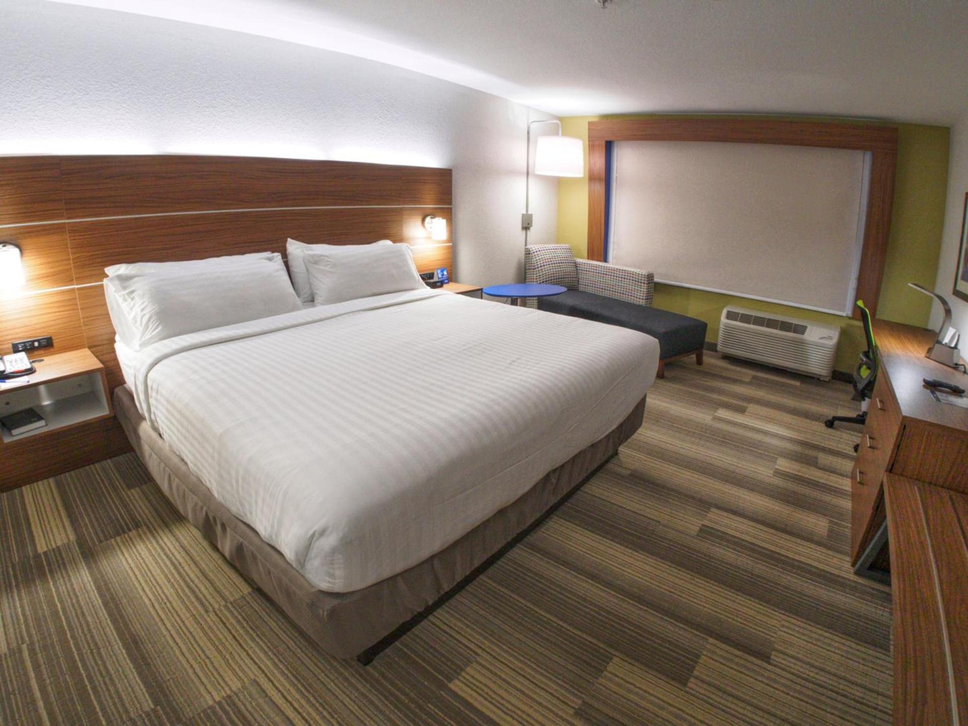 Holiday Inn Express & Suites Moore by IHG photo 5