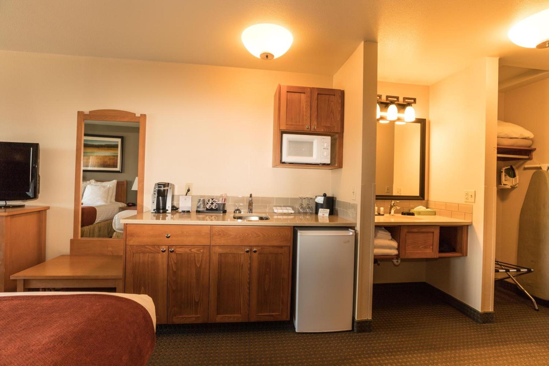 Lakeside Lodge and Suites photo 36