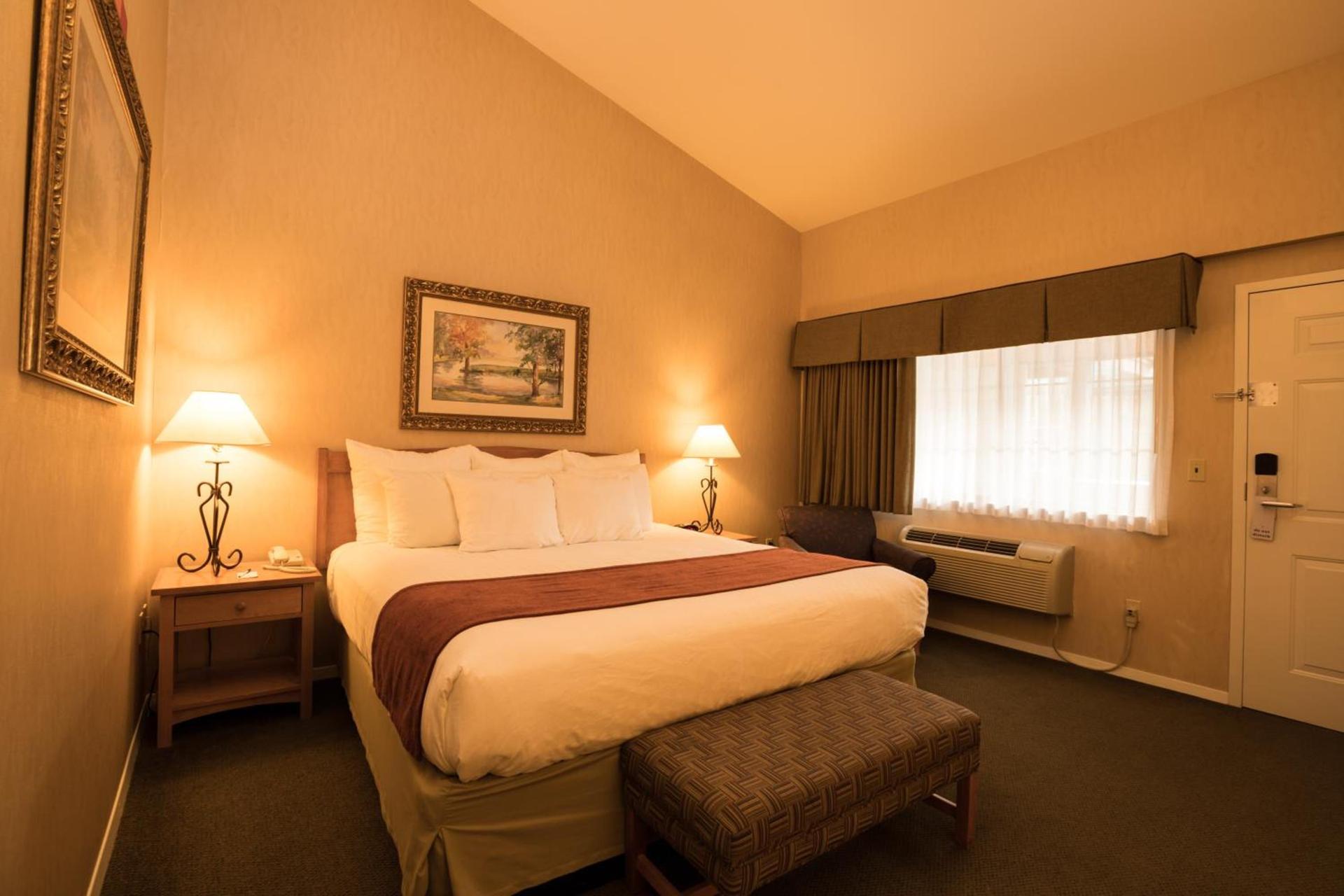 Lakeside Lodge and Suites photo 34