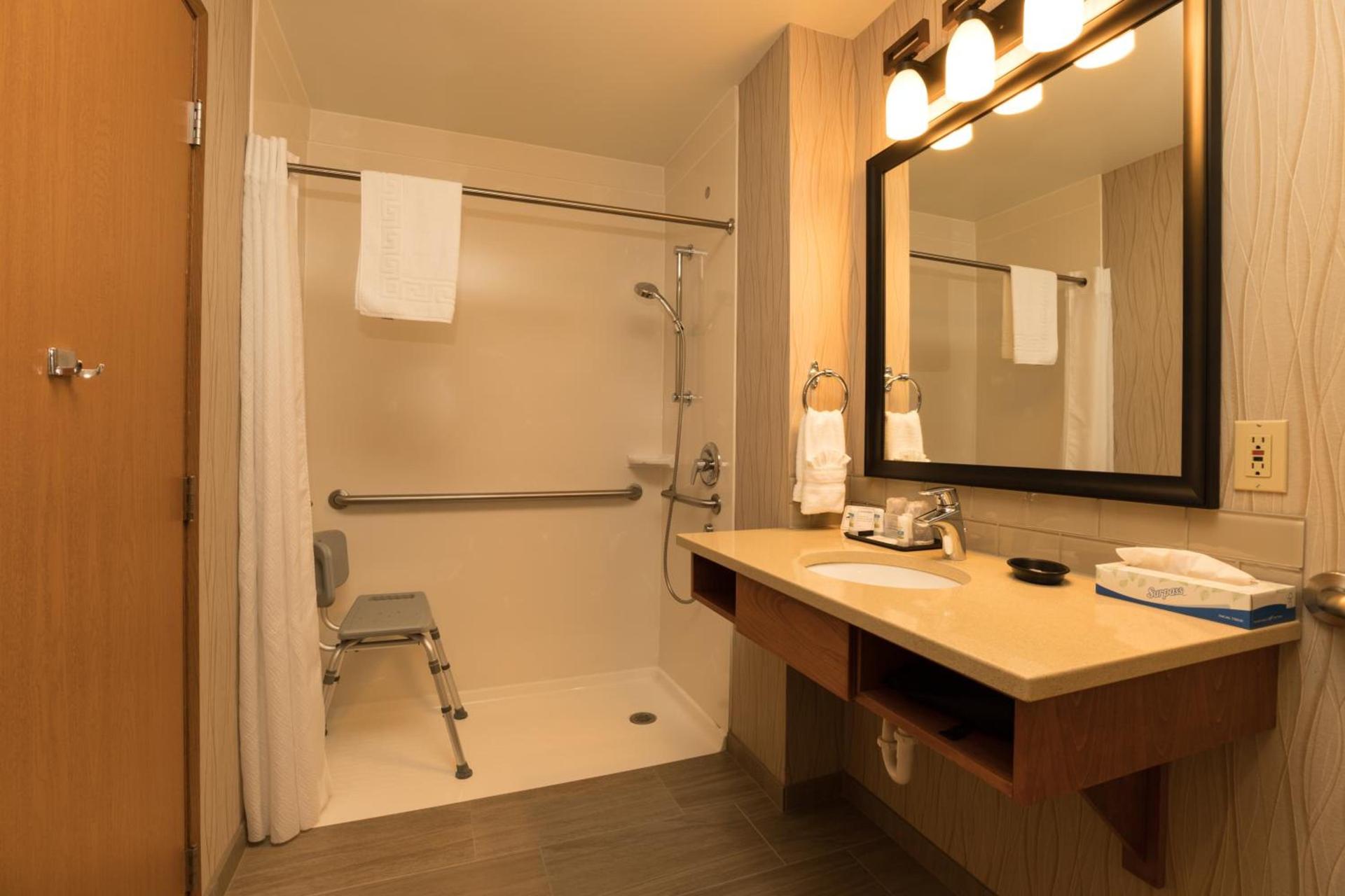 Lakeside Lodge and Suites photo 31