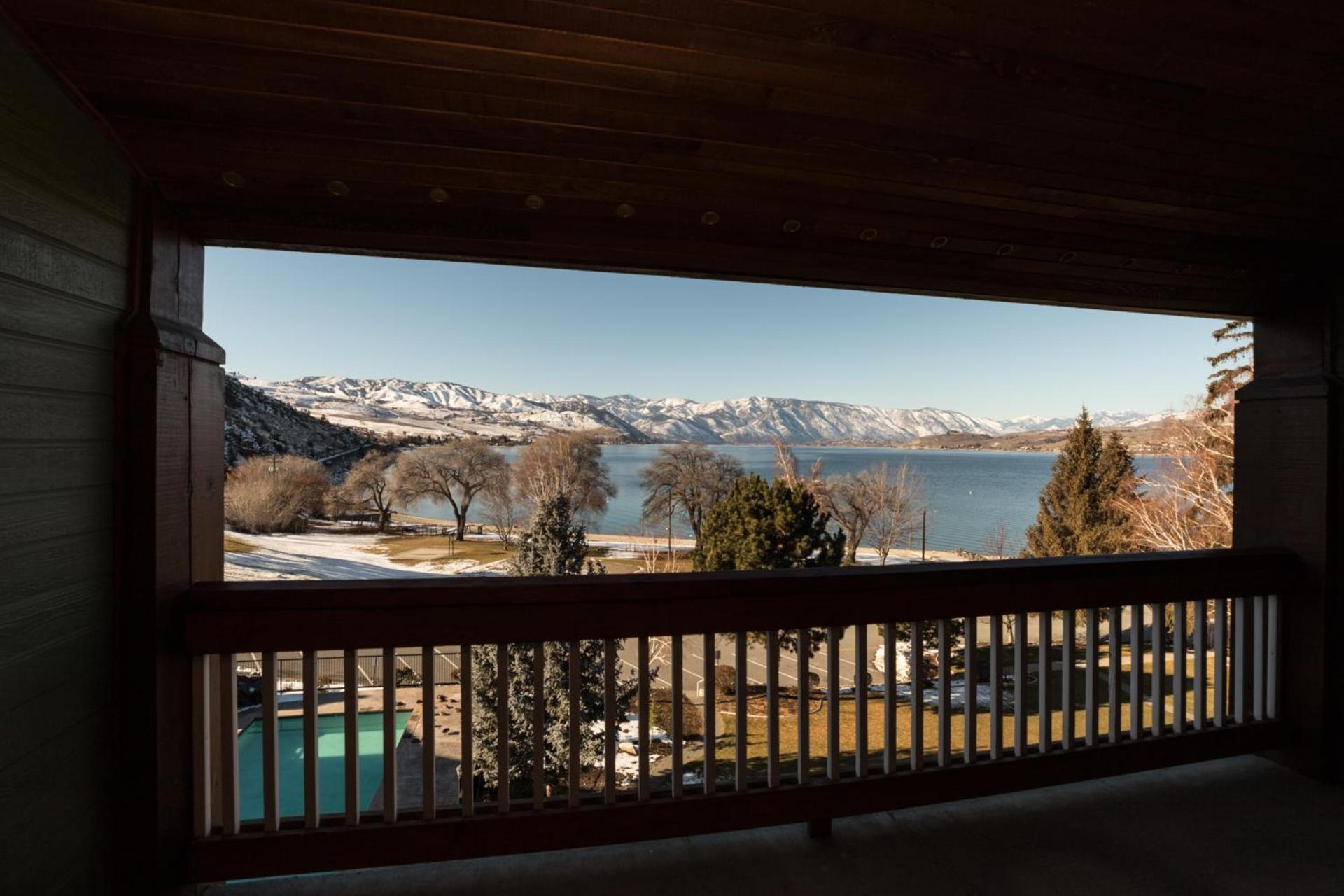 Lakeside Lodge and Suites photo 3